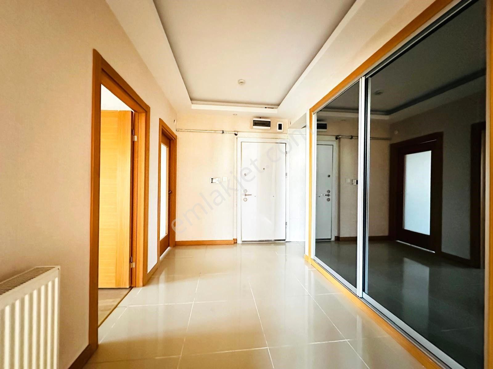 Nam-ak Emlak'tan Cadde'de Kilerli Giyinme Odalı 4+1 Site Dairesi - Görsel 30