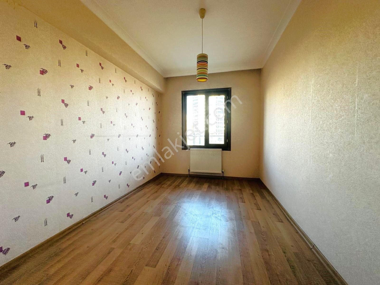 Nam-ak Emlak'tan Cadde'de Kilerli Giyinme Odalı 4+1 Site Dairesi - Görsel 22