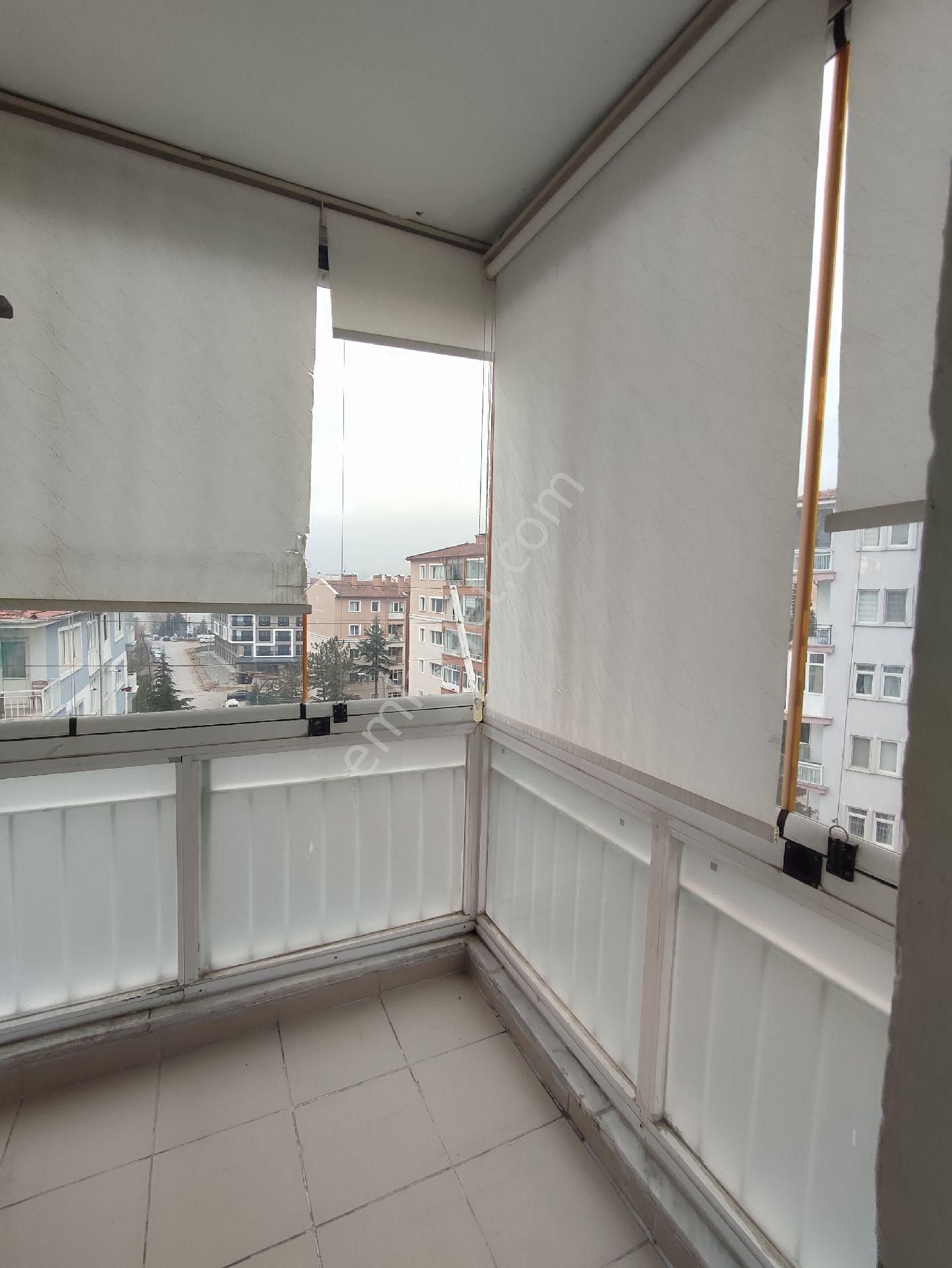 Batı Sitesi Site İçi Ara Kat Satılık 3+1 Daire - Görsel 15