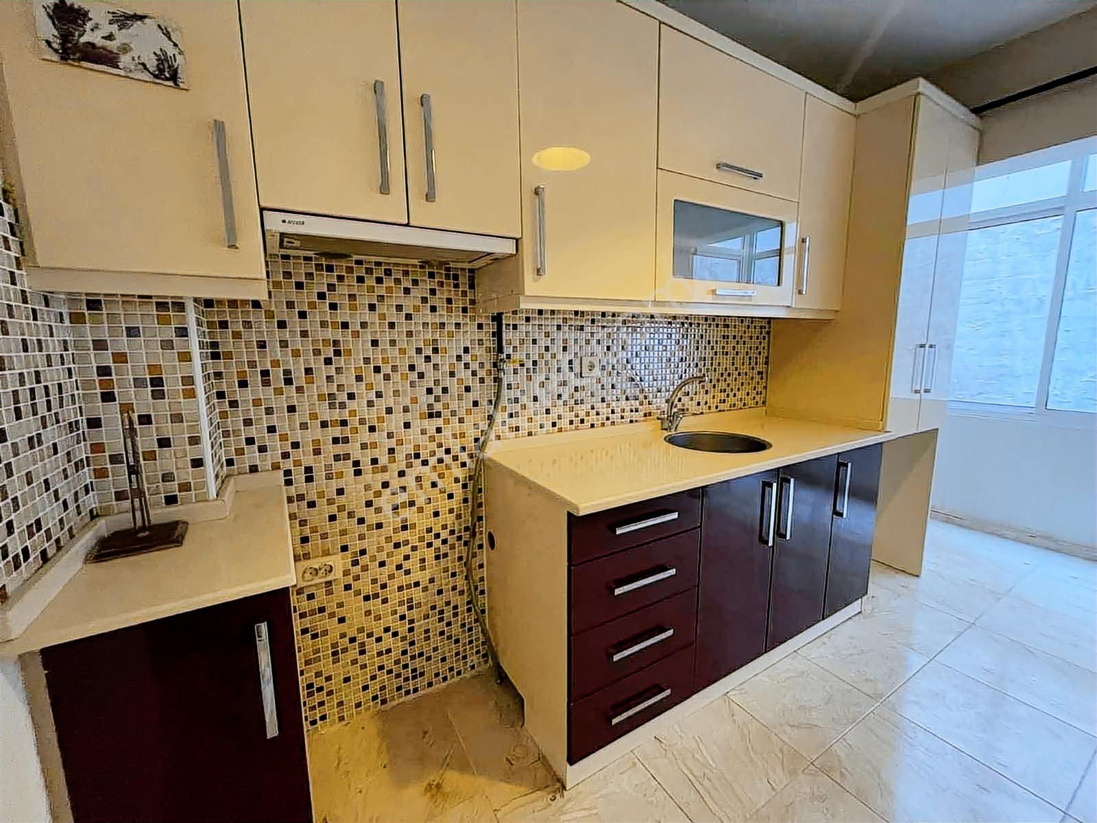 Akalın'dan Göztepe Metro Yakını , Arakatta , Kapalı Mutfaklı