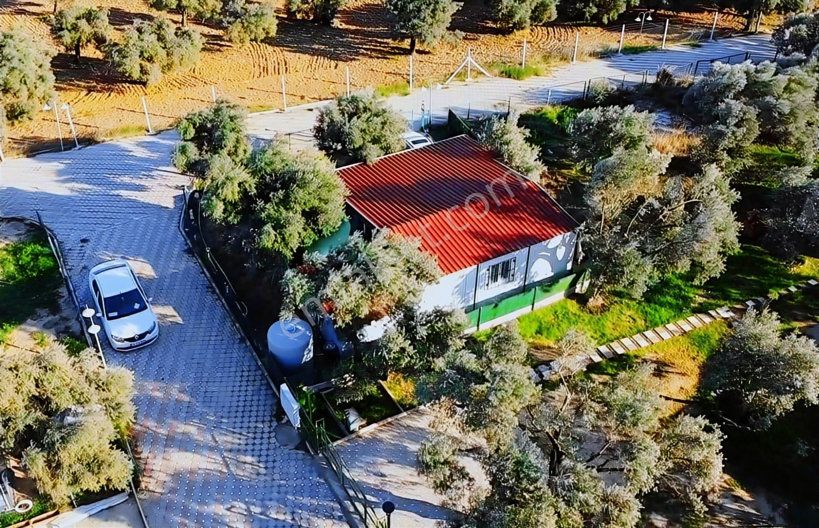 Torbalı Çakırbeyli'de İçinde Ev Olan Site İçi Fırsat Zeytinlik