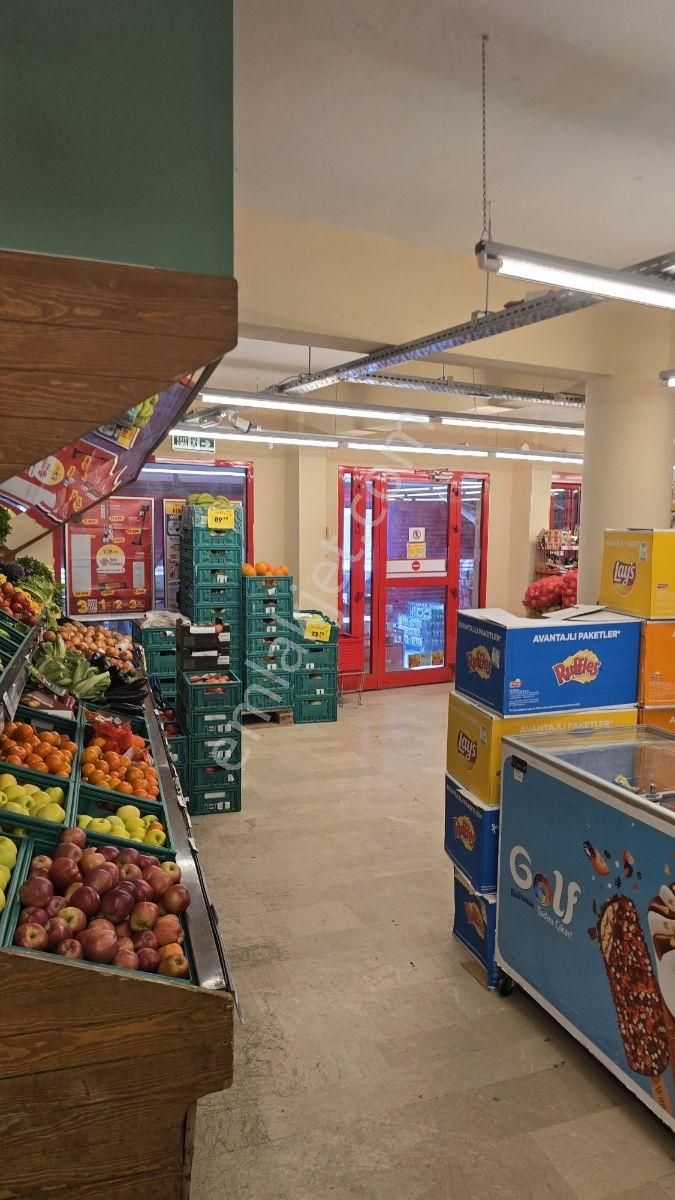 Çeşme Merkezde Kurumsal Kiracılı Tek Tapu 2 Dükkan Satılıktır - Görsel 13