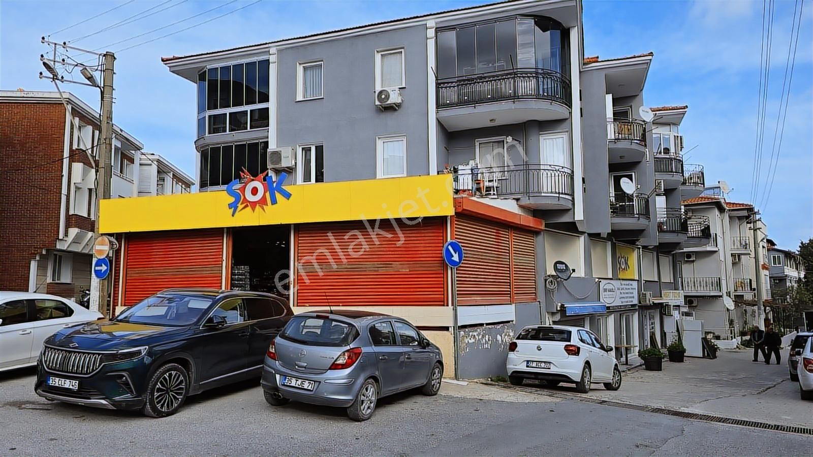 Çeşme Merkezde Kurumsal Kiracılı Tek Tapu 2 Dükkan Satılıktır - Görsel 12