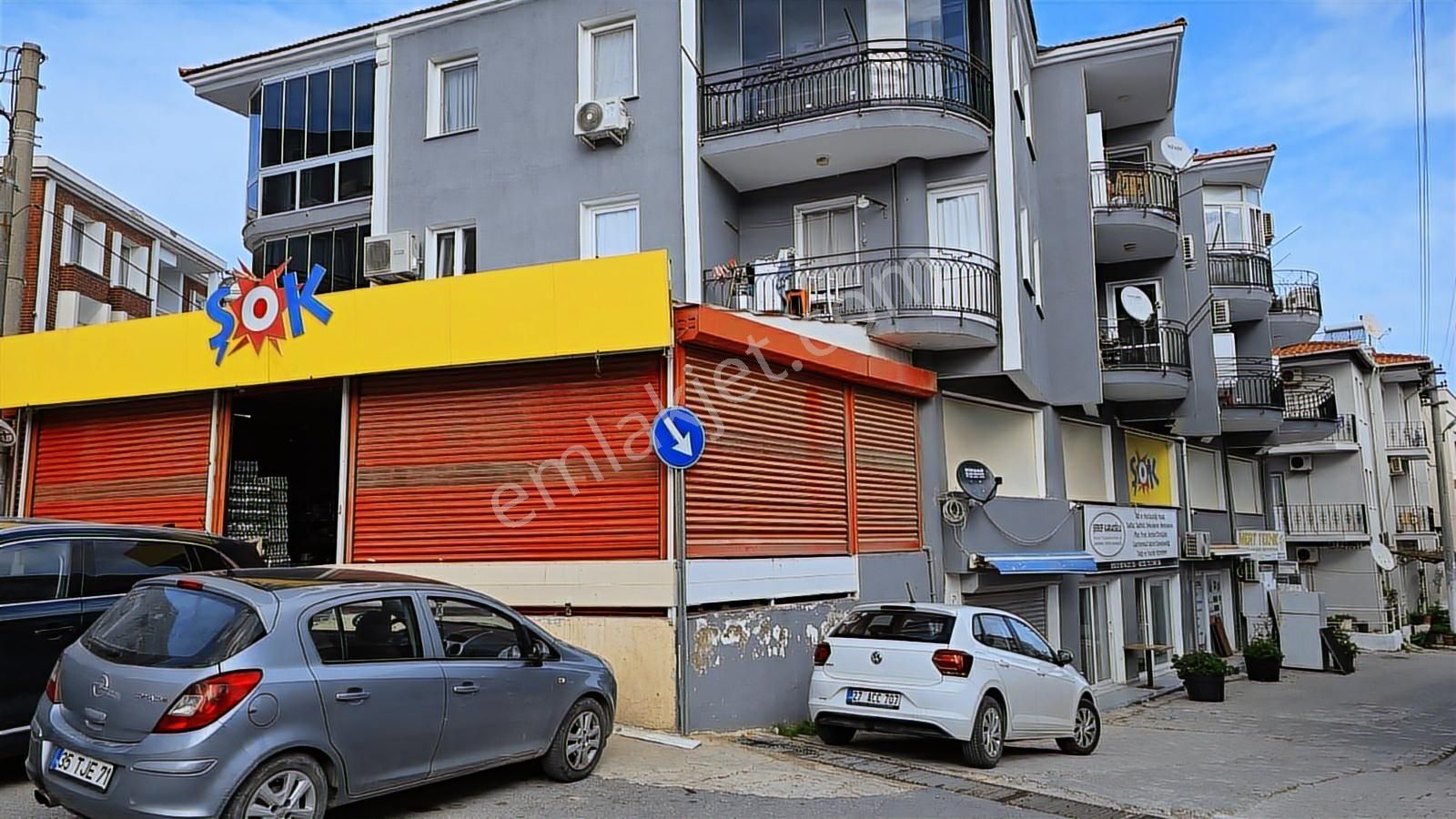 Çeşme Merkezde Kurumsal Kiracılı Tek Tapu 2 Dükkan Satılıktır - Görsel 15