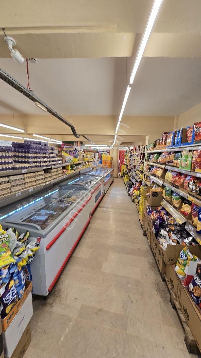 Çeşme Merkezde Kurumsal Kiracılı Tek Tapu 2 Dükkan Satılıktır - Görsel 8