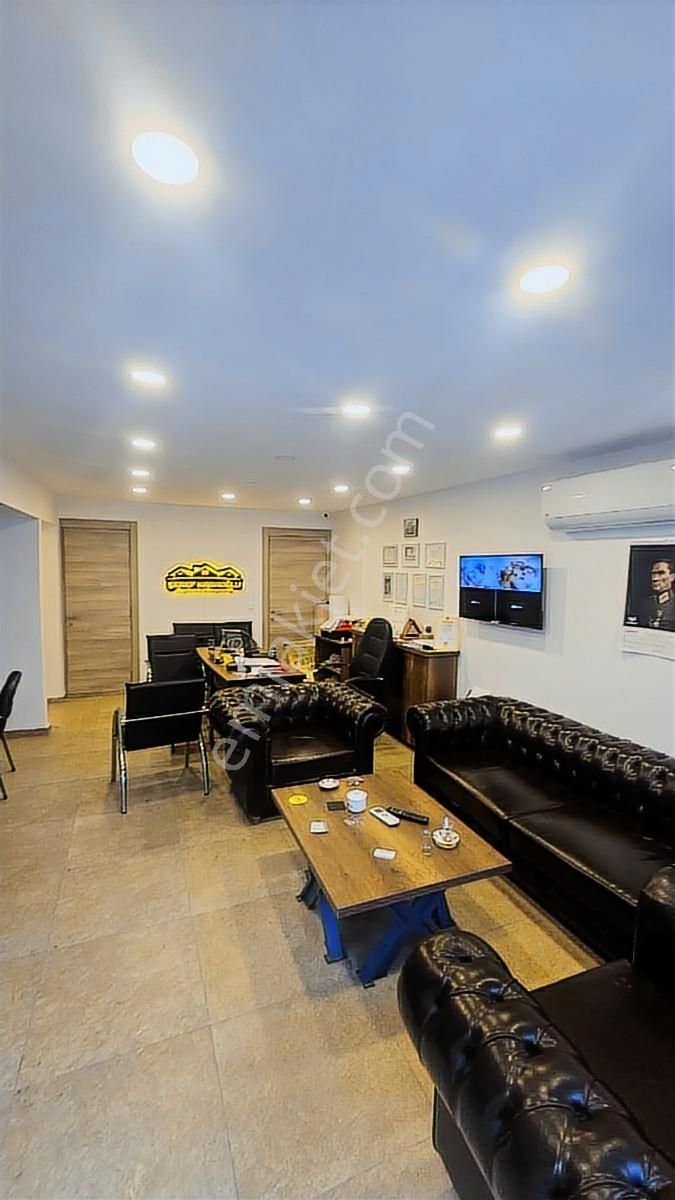 Çeşme Merkezde Kurumsal Kiracılı Tek Tapu 2 Dükkan Satılıktır - Görsel 4