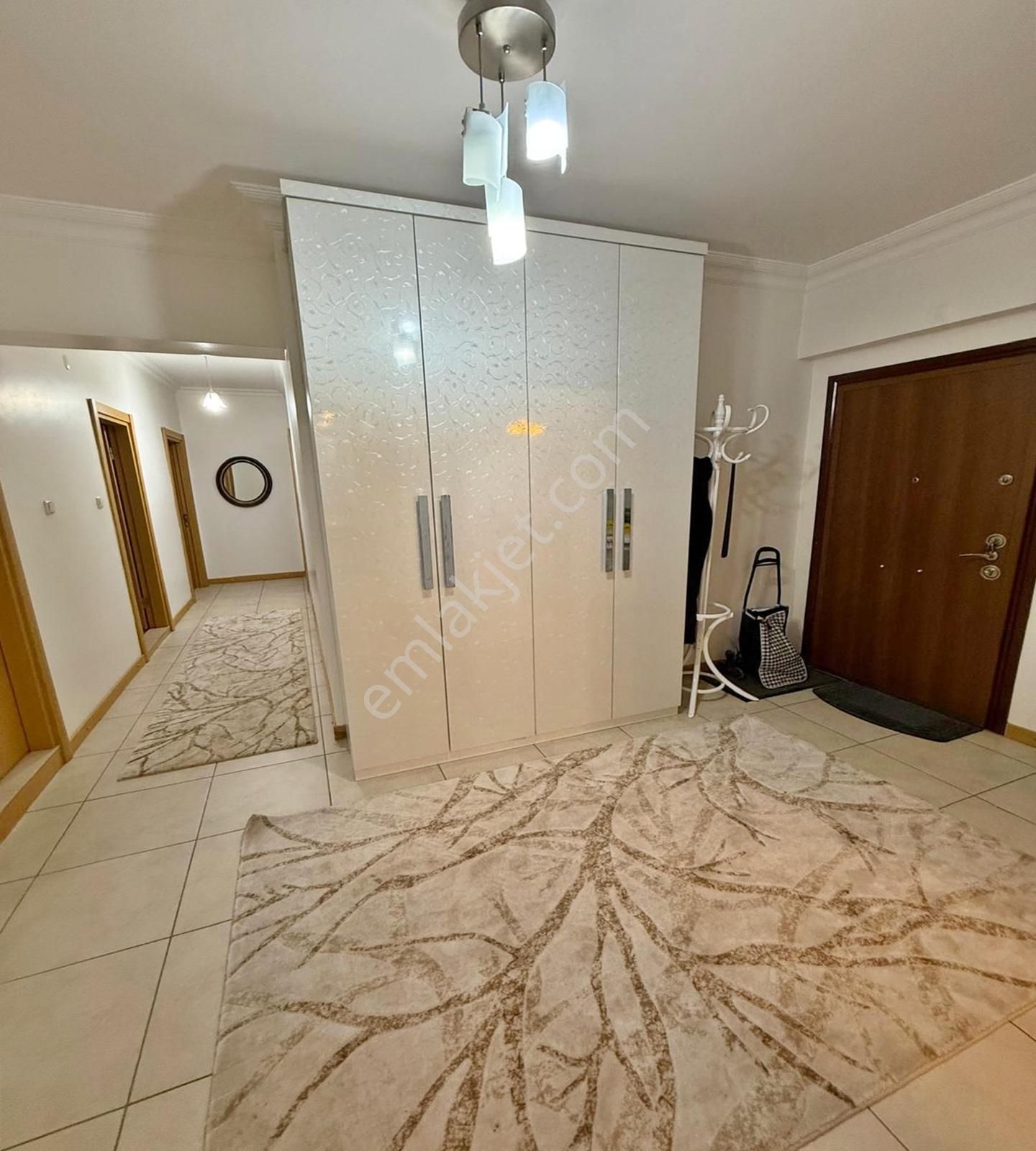 Beylikdüzü Merkezi Konumda Geniş Ferah 3+1 Satılık Daire !! - Görsel 20