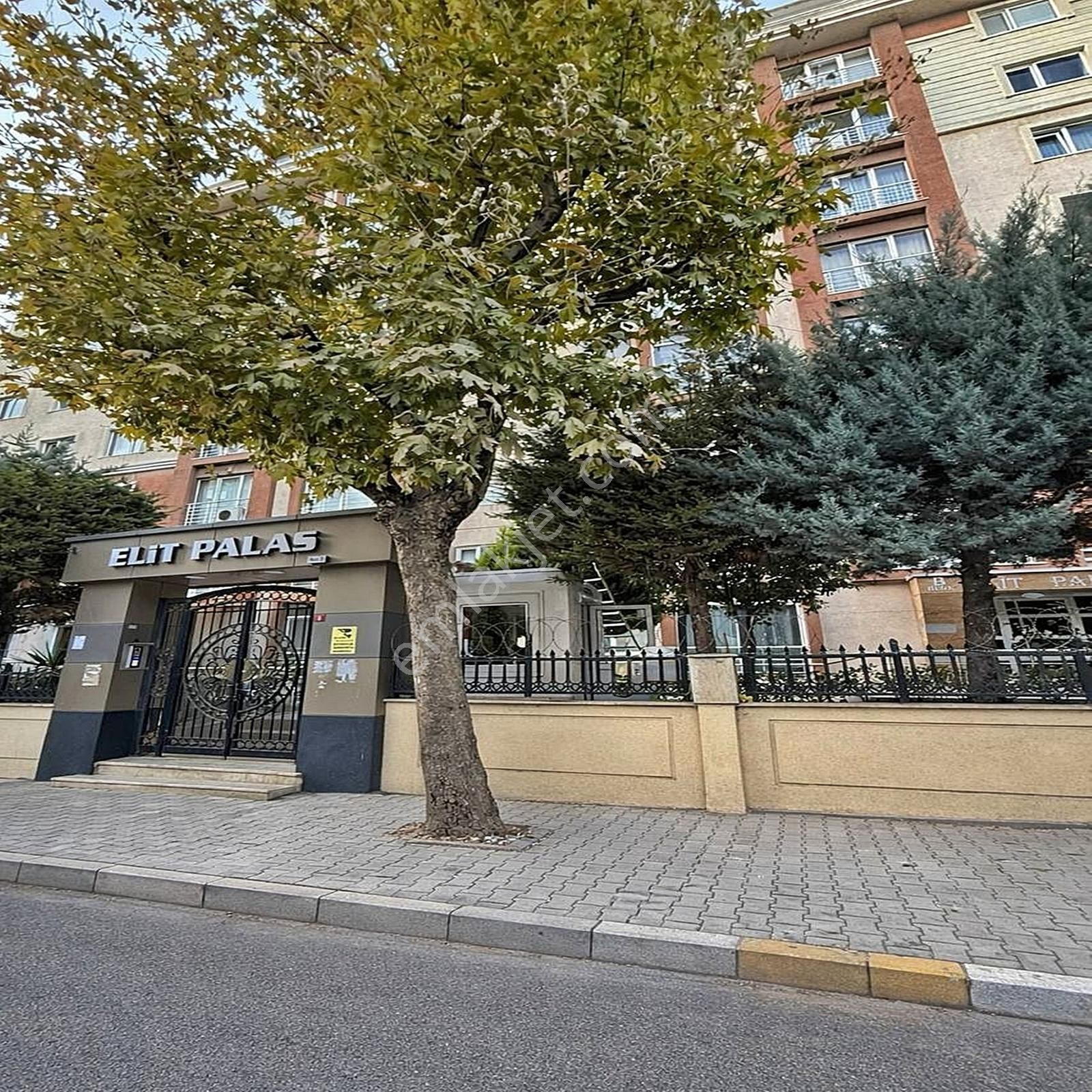 Beylikdüzü Merkezi Konumda Geniş Ferah 3+1 Satılık Daire !! - Görsel 14