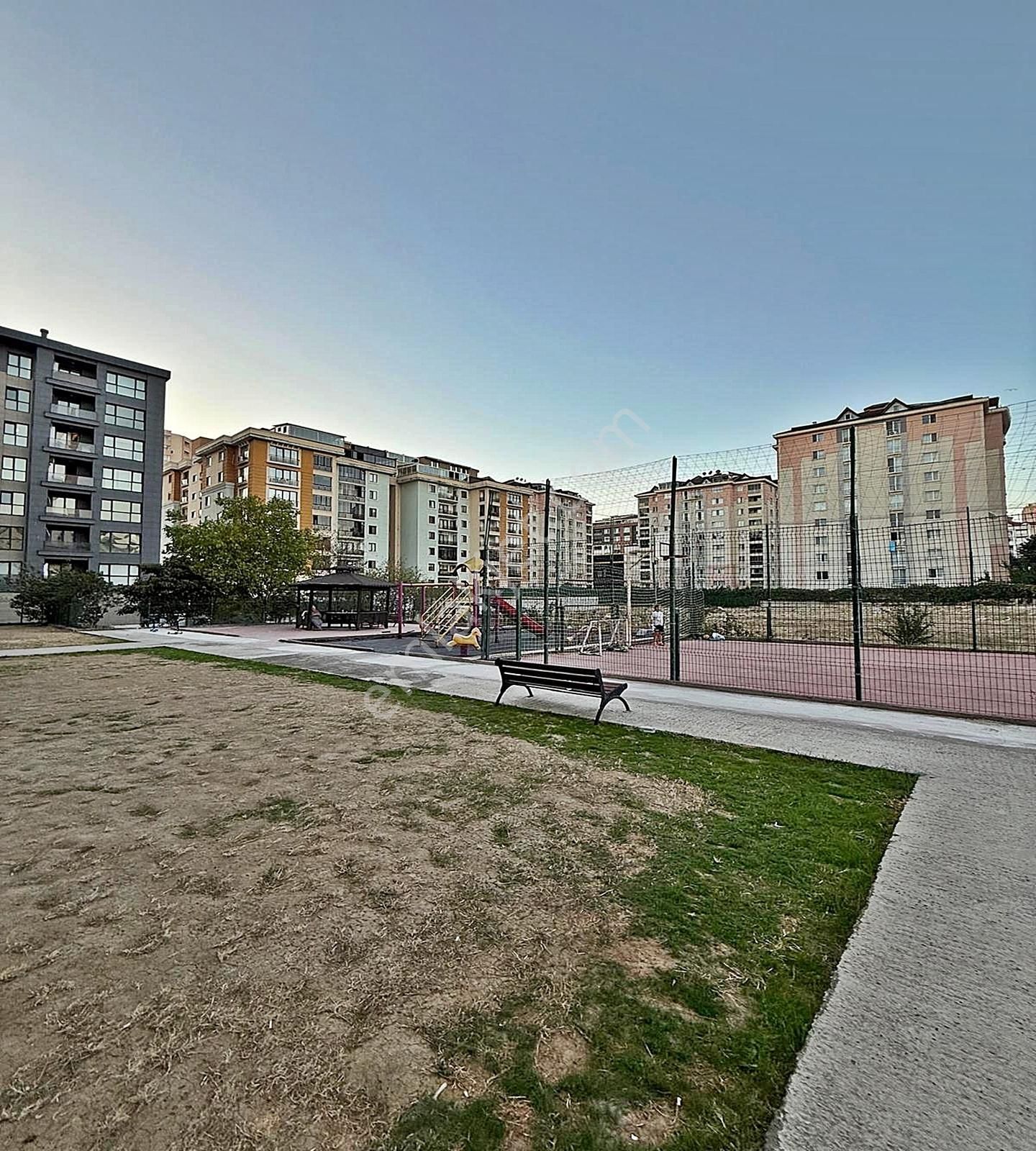 Beylikdüzü Merkezi Konumda Geniş Ferah 3+1 Satılık Daire !! - Görsel 26