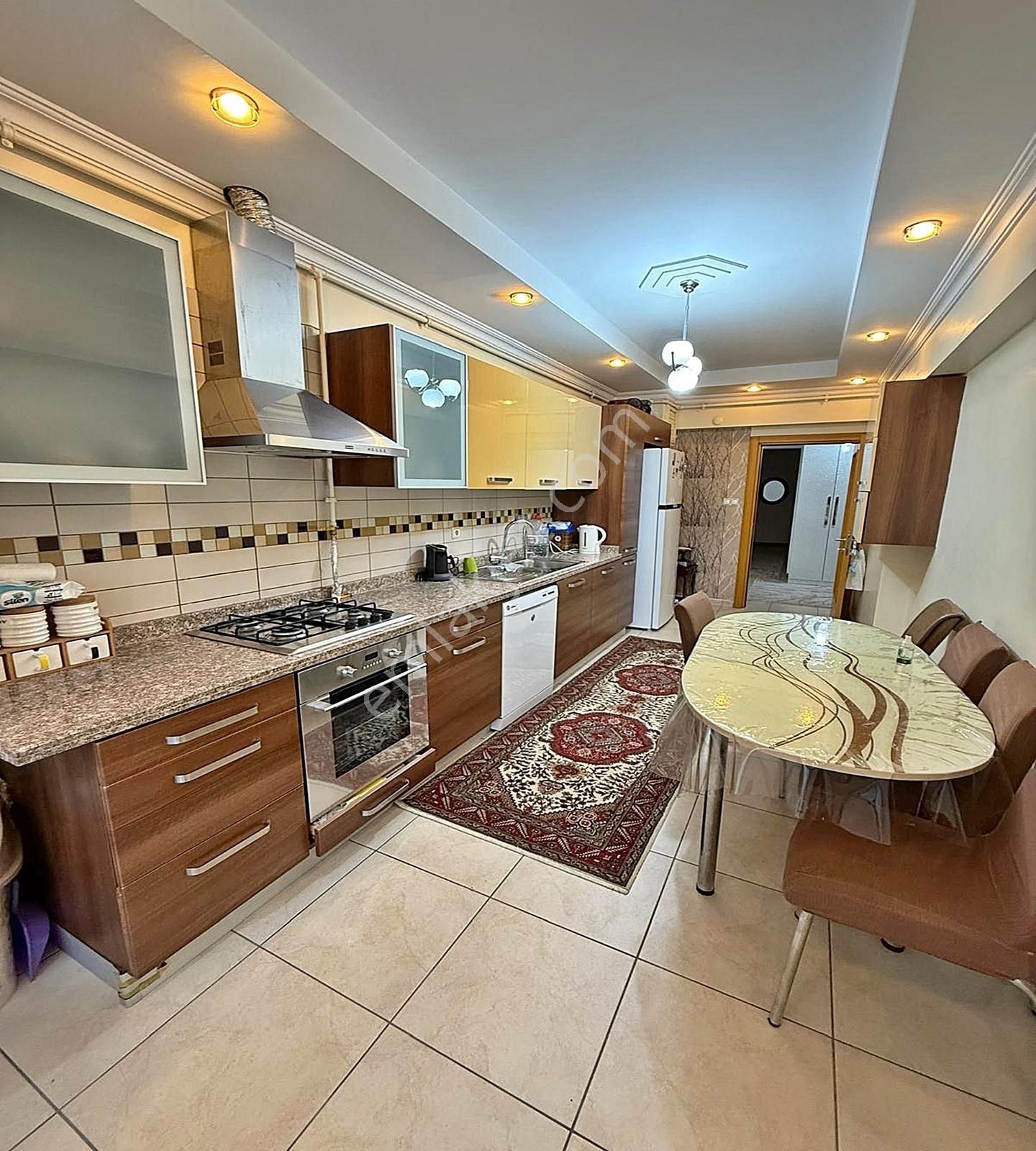 Beylikdüzü Merkezi Konumda Geniş Ferah 3+1 Satılık Daire !! - Görsel 2