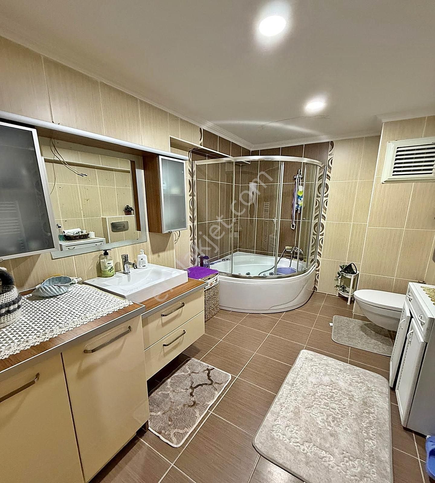 Beylikdüzü Merkezi Konumda Geniş Ferah 3+1 Satılık Daire !! - Görsel 28