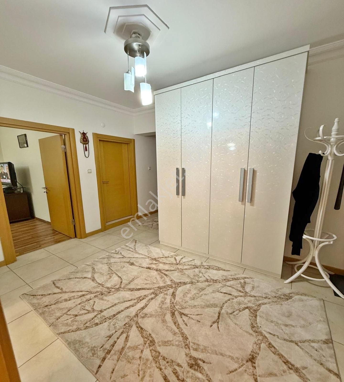 Beylikdüzü Merkezi Konumda Geniş Ferah 3+1 Satılık Daire !! - Görsel 4