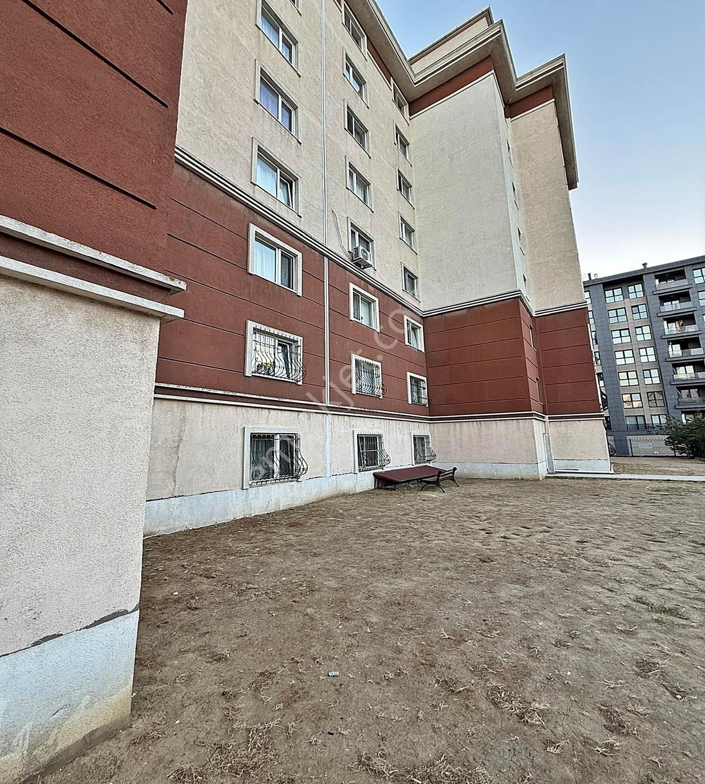 Beylikdüzü Merkezi Konumda Geniş Ferah 3+1 Satılık Daire !! - Görsel 9