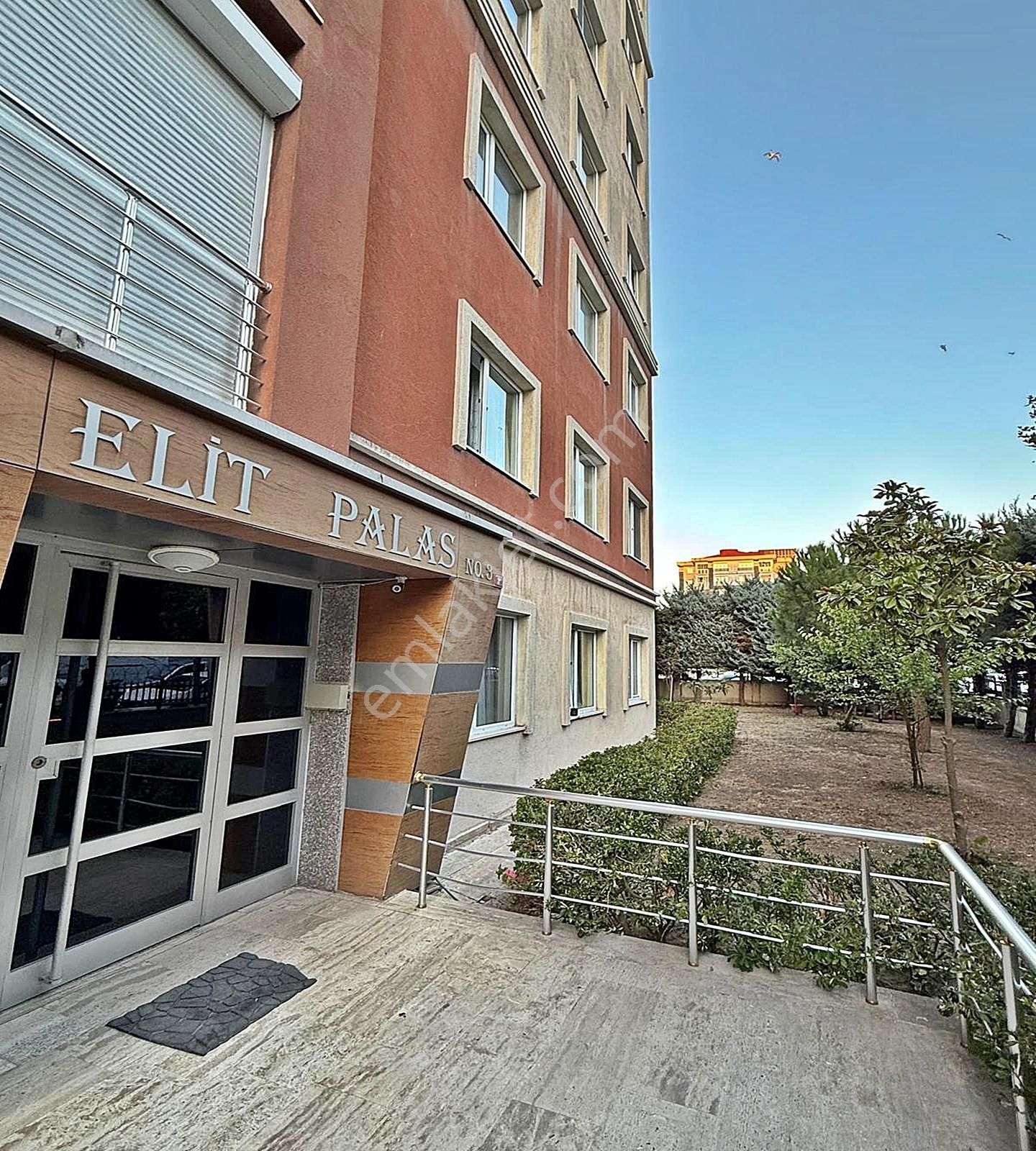 Beylikdüzü Merkezi Konumda Geniş Ferah 3+1 Satılık Daire !! - Görsel 19