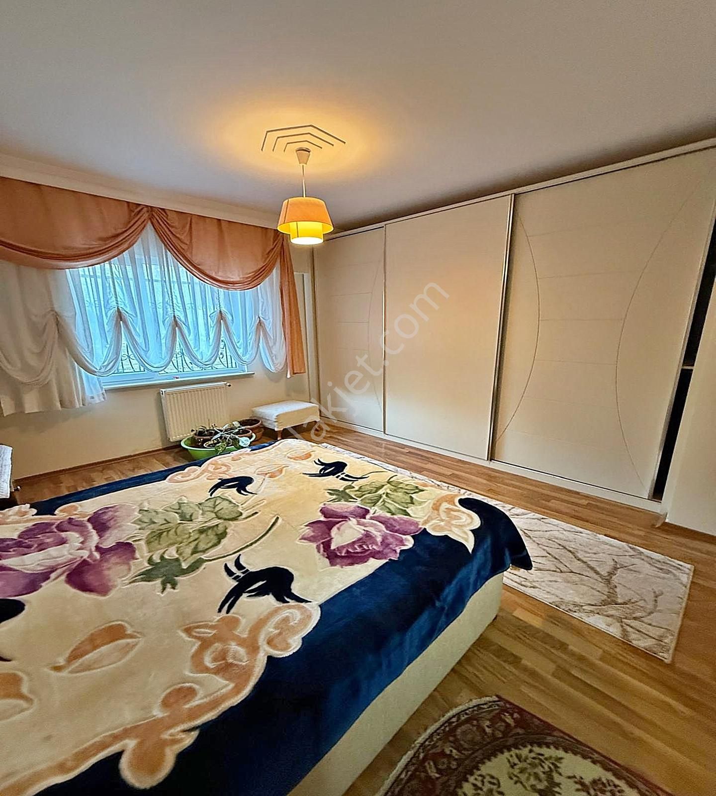 Beylikdüzü Merkezi Konumda Geniş Ferah 3+1 Satılık Daire !! - Görsel 3