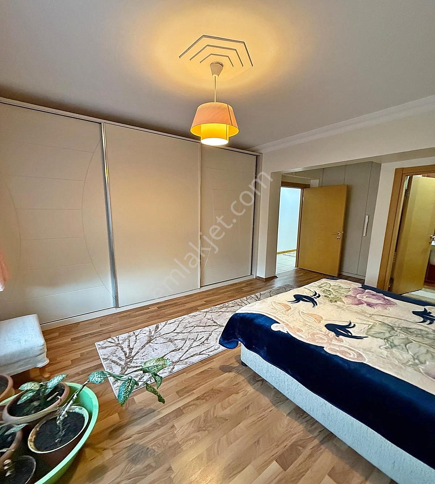 Beylikdüzü Merkezi Konumda Geniş Ferah 3+1 Satılık Daire !! - Görsel 21