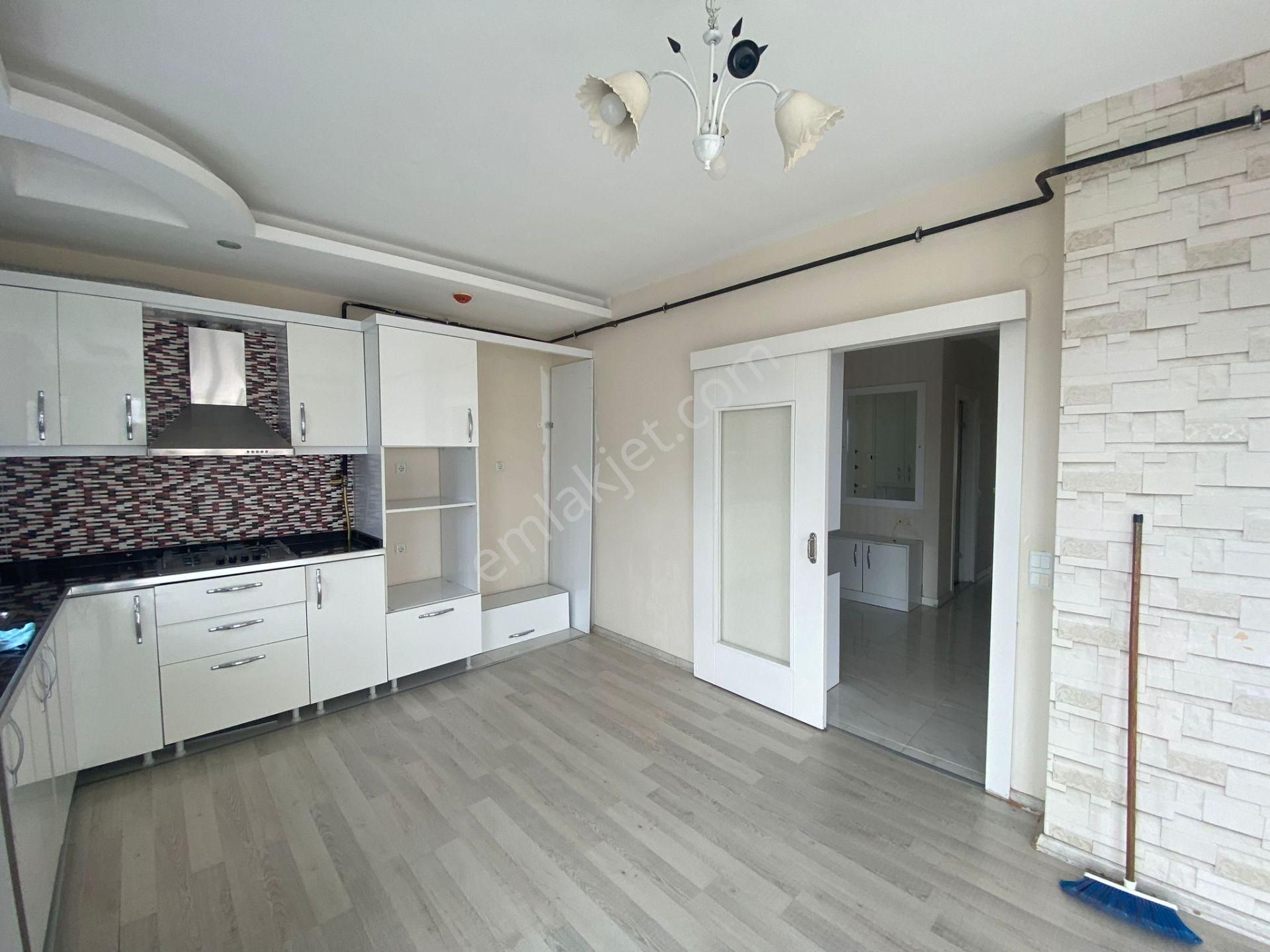 Karınca'dan Akdeniz Mh'de Aylık Ödemeli Havuzlu Geniş 4+1 İlanda - Görsel 3