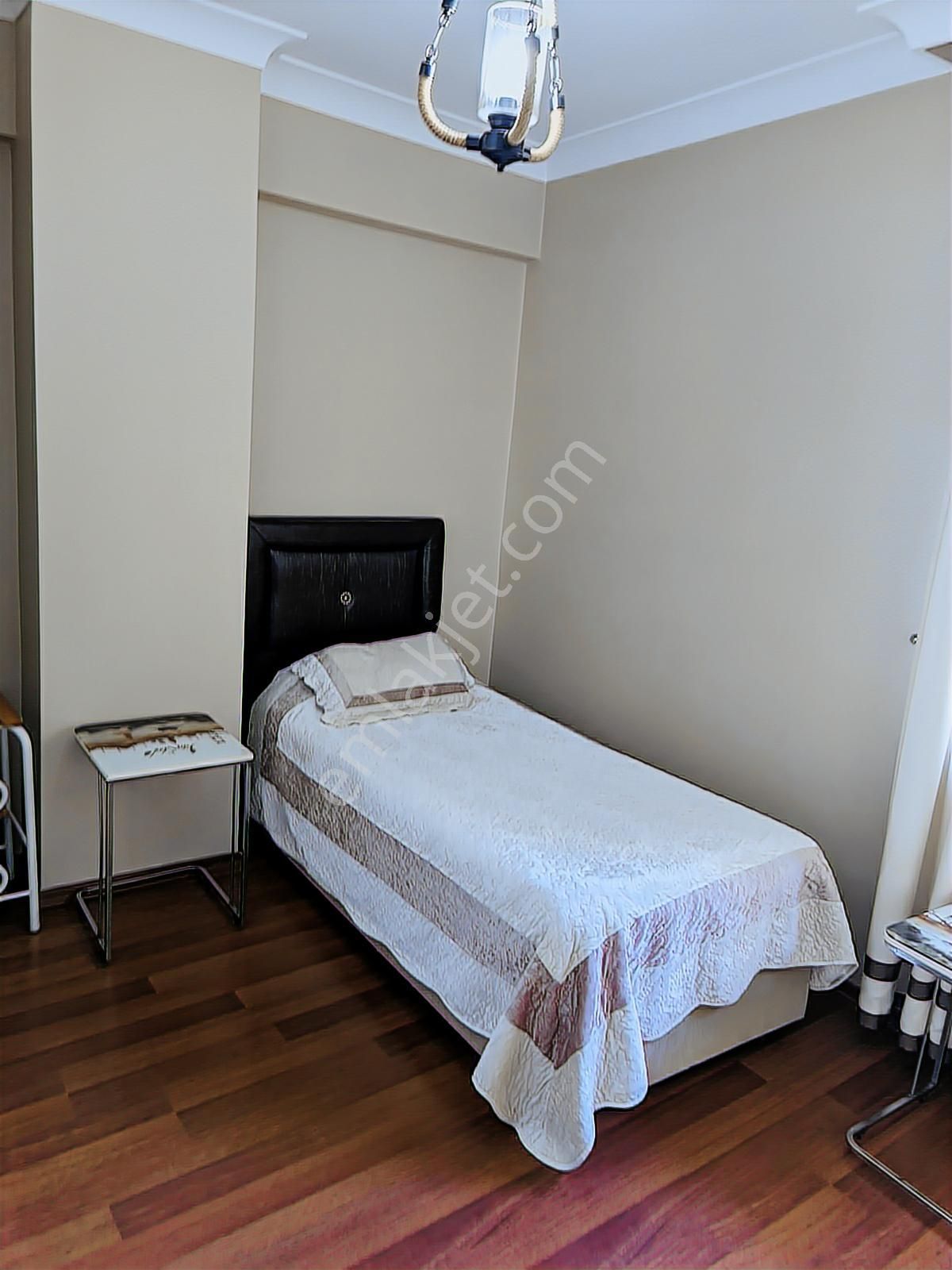 Göztepe Karanfil Sokakta Bakımlı 3+1 145 M² Balkonlu - Görsel 3