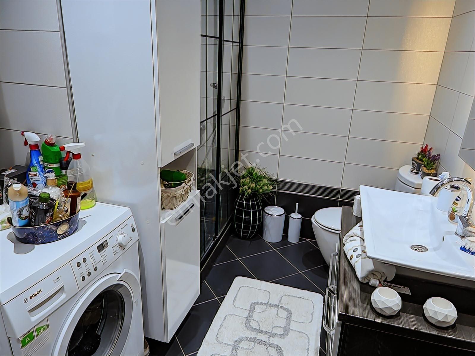 Marmaray Ve Minibüs Arası Nezih Sokakta 3+1 145 M² Otoparklı - Görsel 3