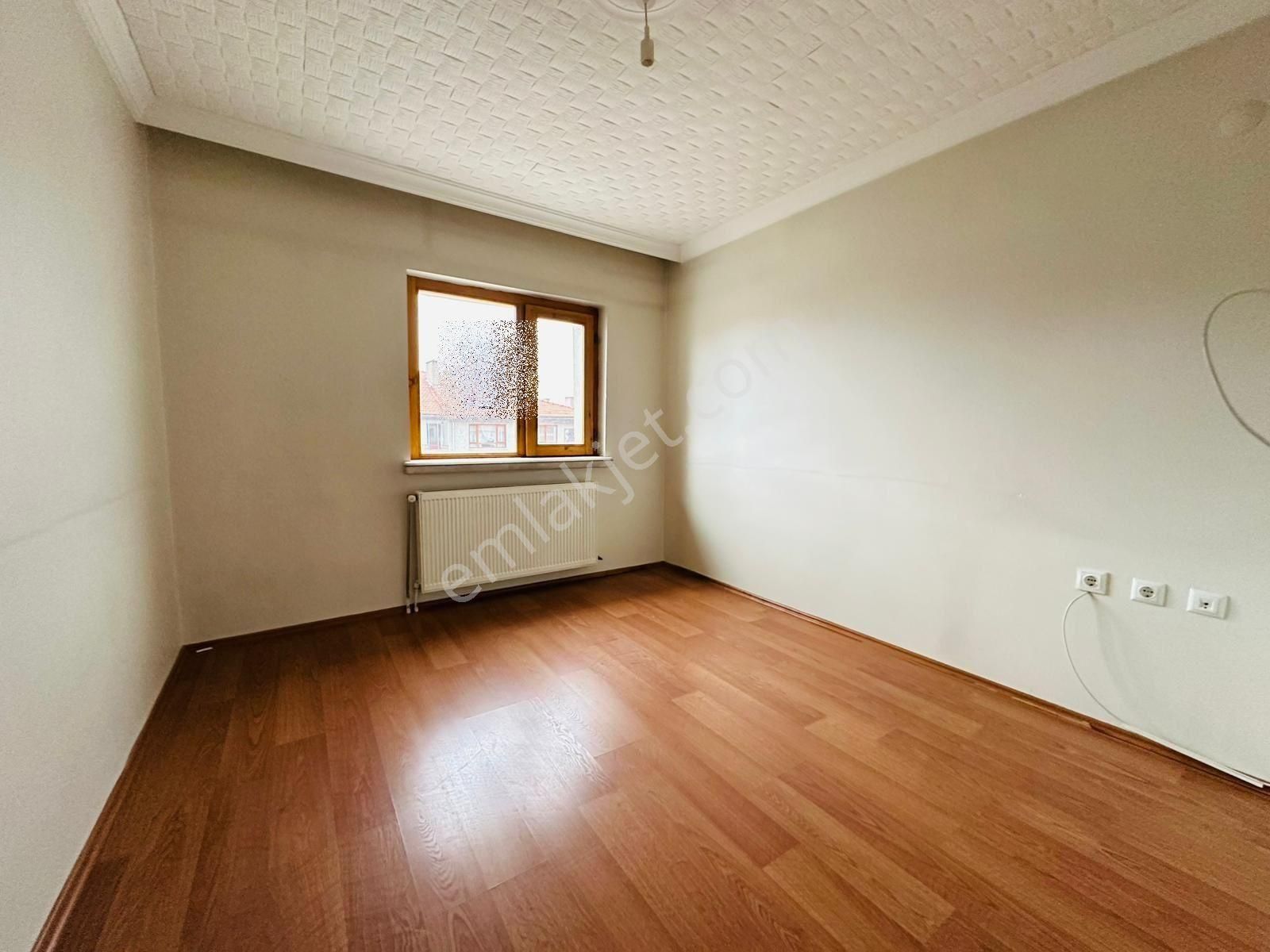 Hüseyingazi Göbekte 3+1 3.katta Satılık Fırsat Daire !! - Görsel 10