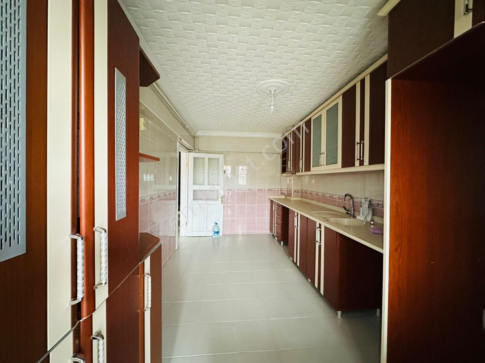 Hüseyingazi Göbekte 3+1 3.katta Satılık Fırsat Daire !! - Görsel 6