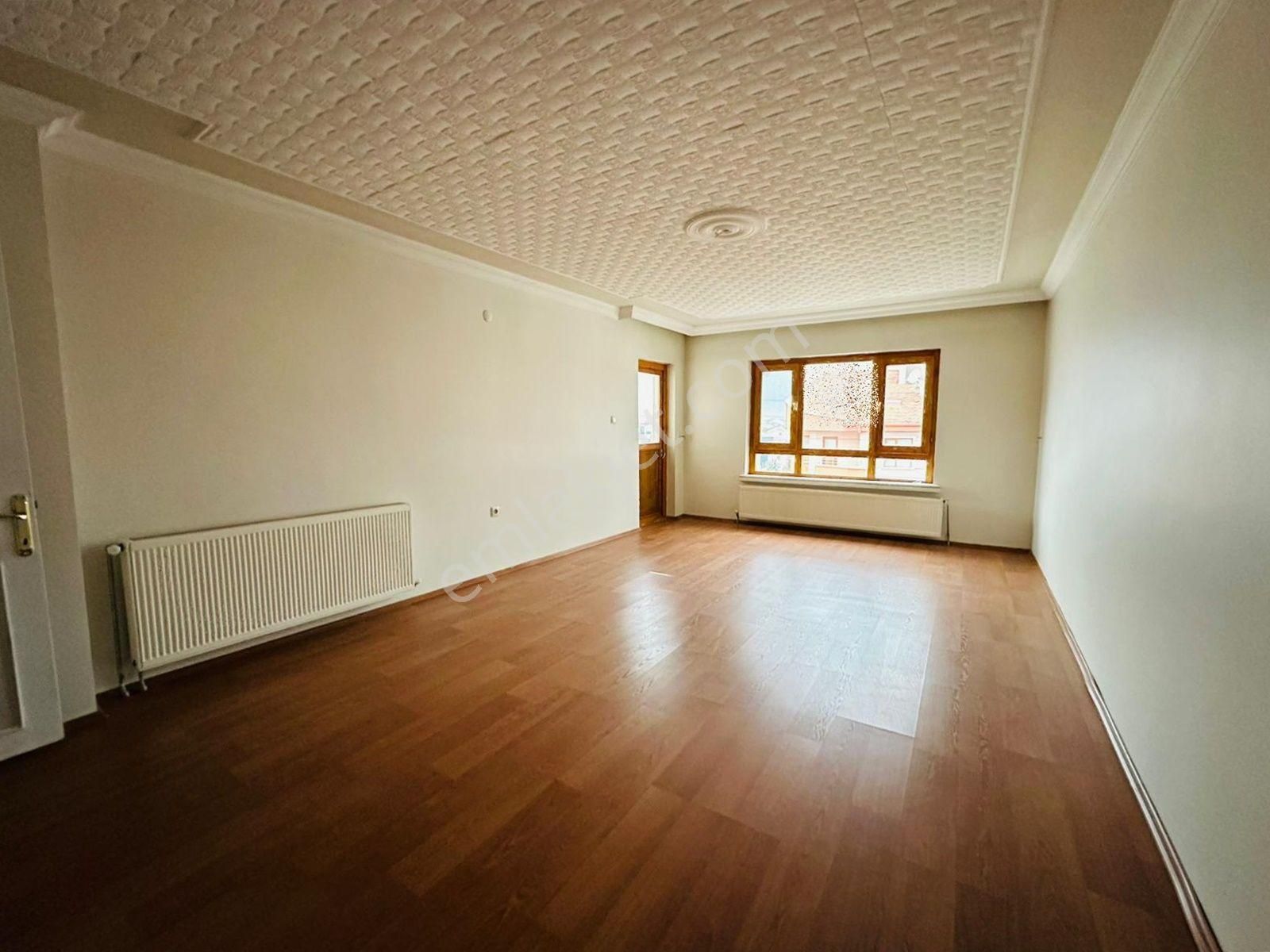 Hüseyingazi Göbekte 3+1 3.katta Satılık Fırsat Daire !!