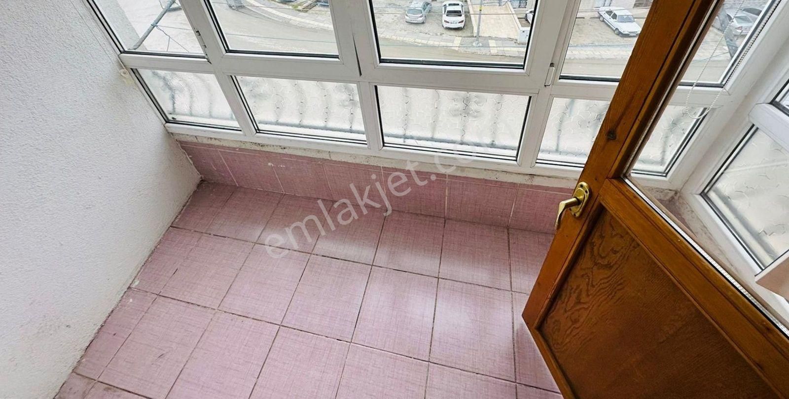 Hüseyingazi Göbekte 3+1 3.katta Satılık Fırsat Daire !! - Görsel 18