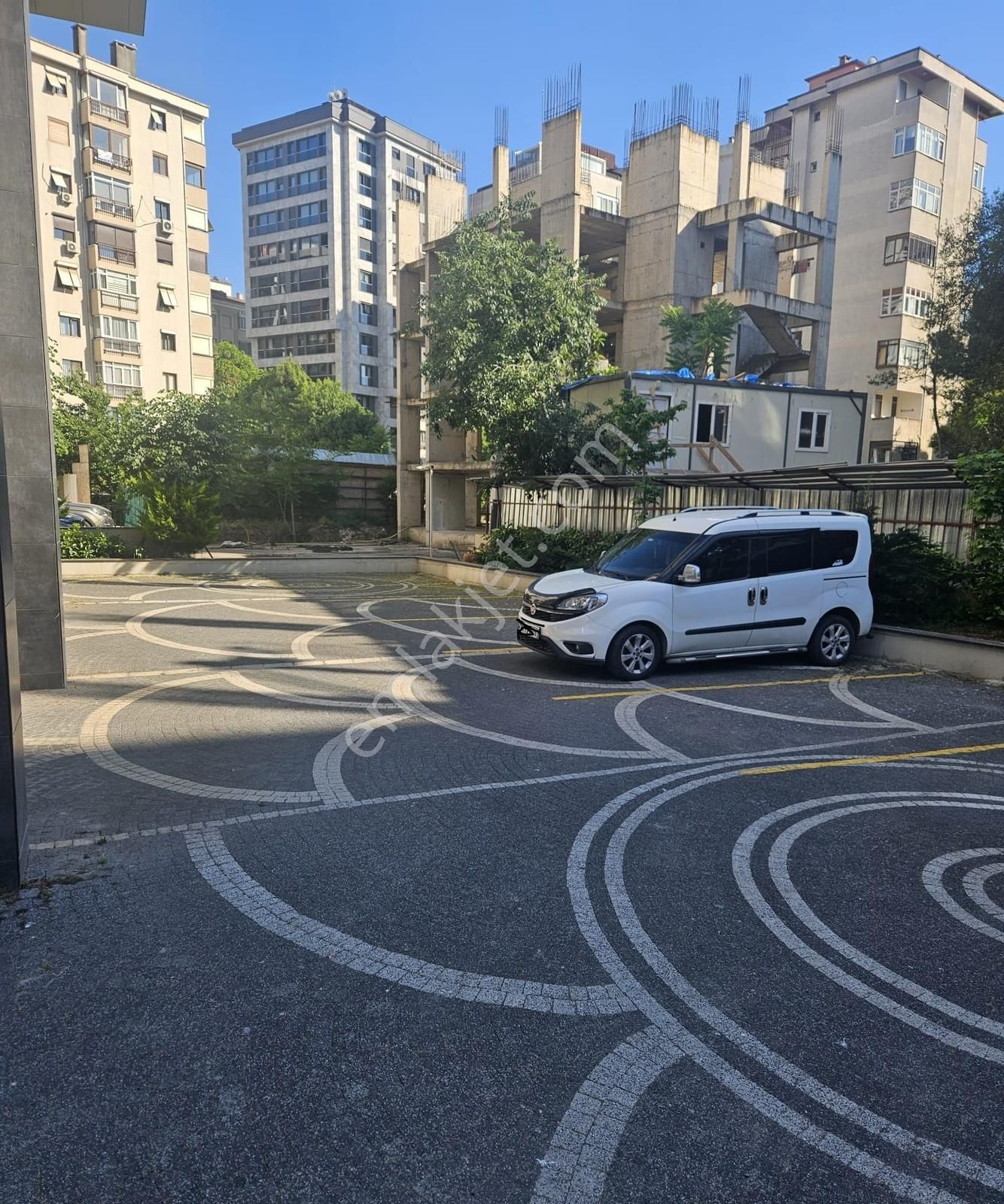 Suadiye'de 3+1 135 M² Bağdat Cad. 1 Dk Kombili Ara Katta