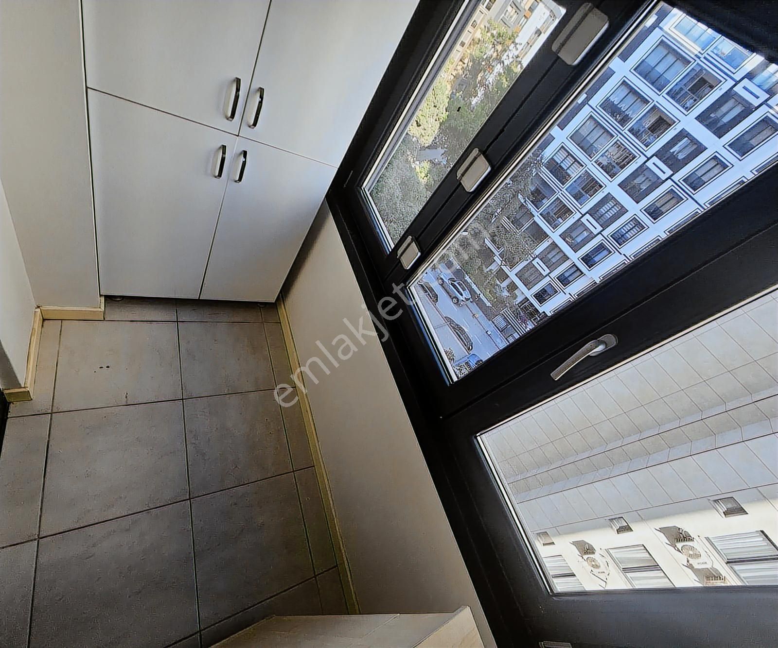 Suadiye'de 3+1 135 M² Bağdat Cad. 1 Dk Kombili Ara Katta - Görsel 2