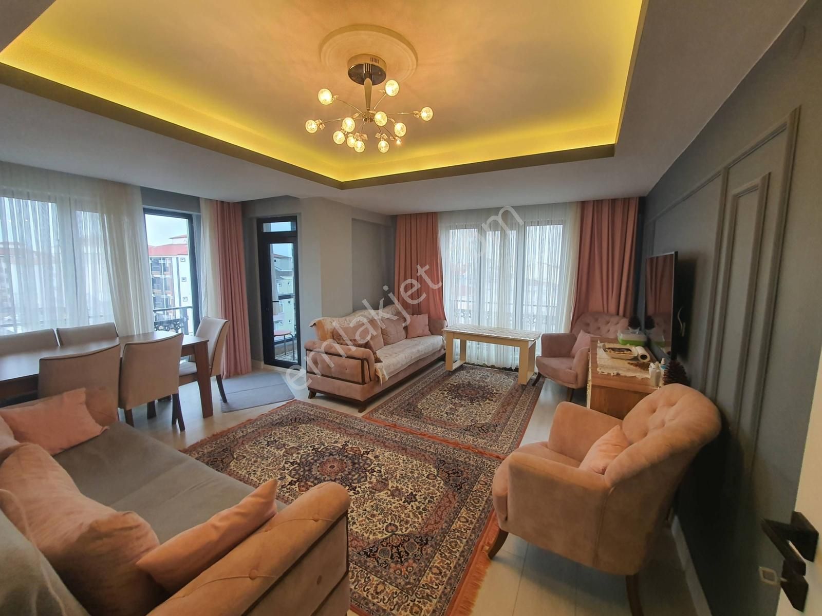 Geniş Mutfaklı, Okula Ve Pazar Yakın, Ana Caddede Ön Cephe 2+1