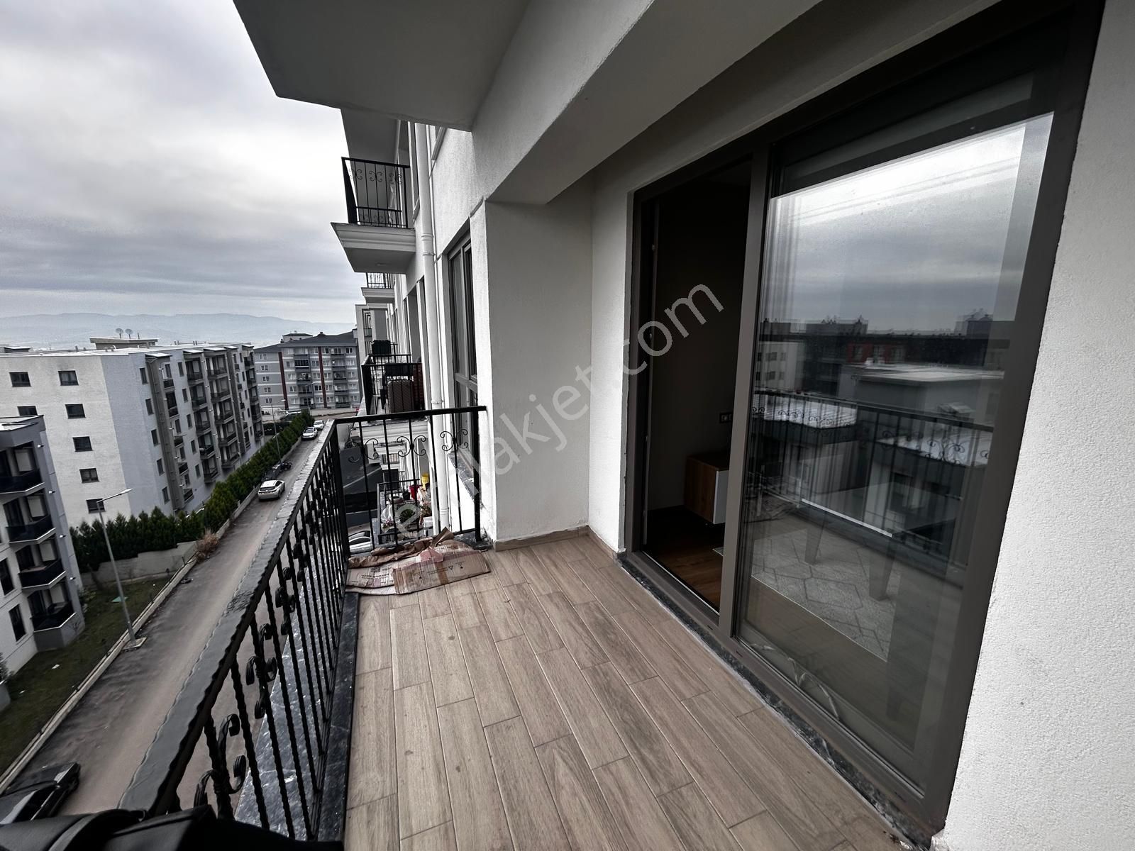 Koç Tepe Evlerinde Kiralık 2+1 Eşyalı Yola Cephe Daire - Görsel 21