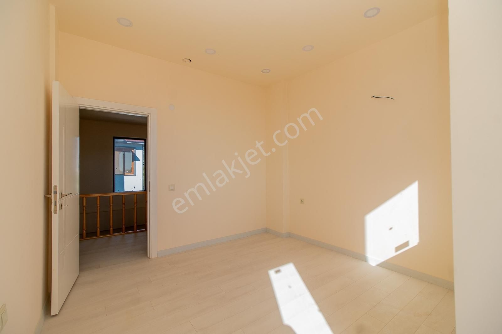 Döşemealtı Çıplaklıda Satılık 4+1 Villa - Görsel 13