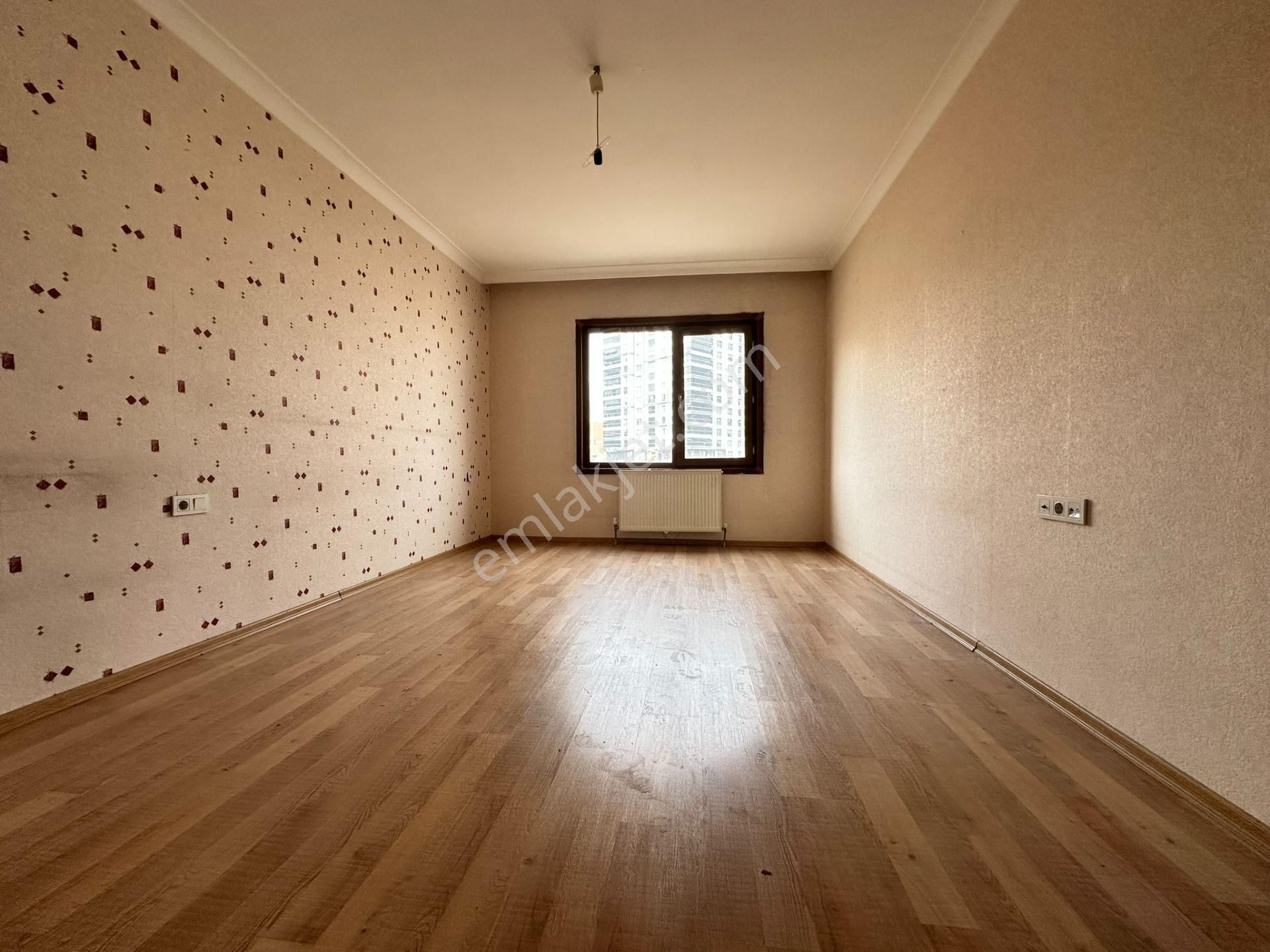 Pursaklar Mehmet Zengin Emlak'tan Otoparklı Çift Banyolu 4.kat 4+1 Lüks Sitede Daire - Görsel 27