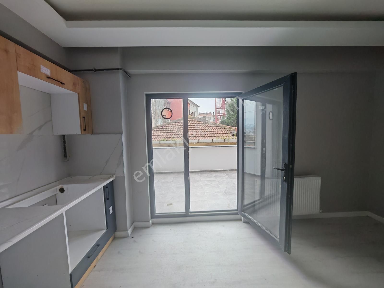 Derince Çenedağ'da Merkezi Konumda Kiralık Home Ofis - Görsel 12