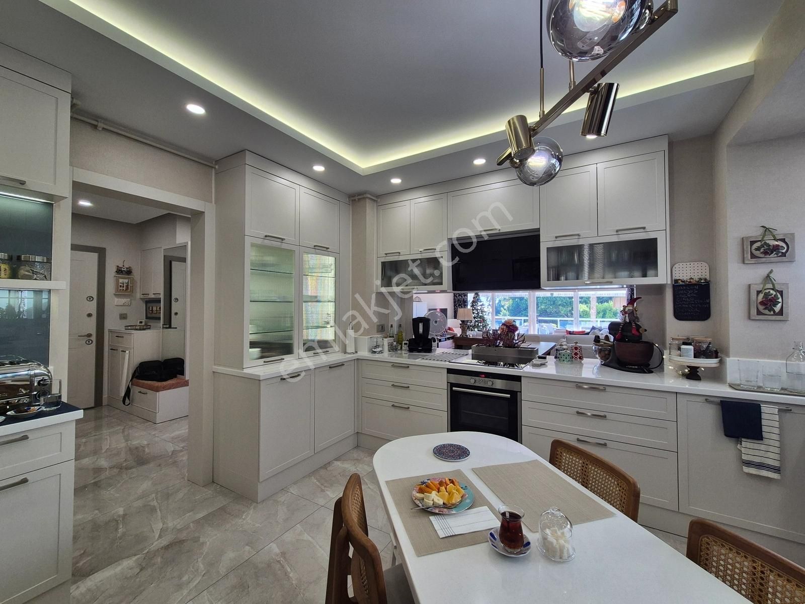 Konyaaltı Cadde'sinde Lüks Prestijli İçi Yeniden Yapılmış Daire - Görsel 7