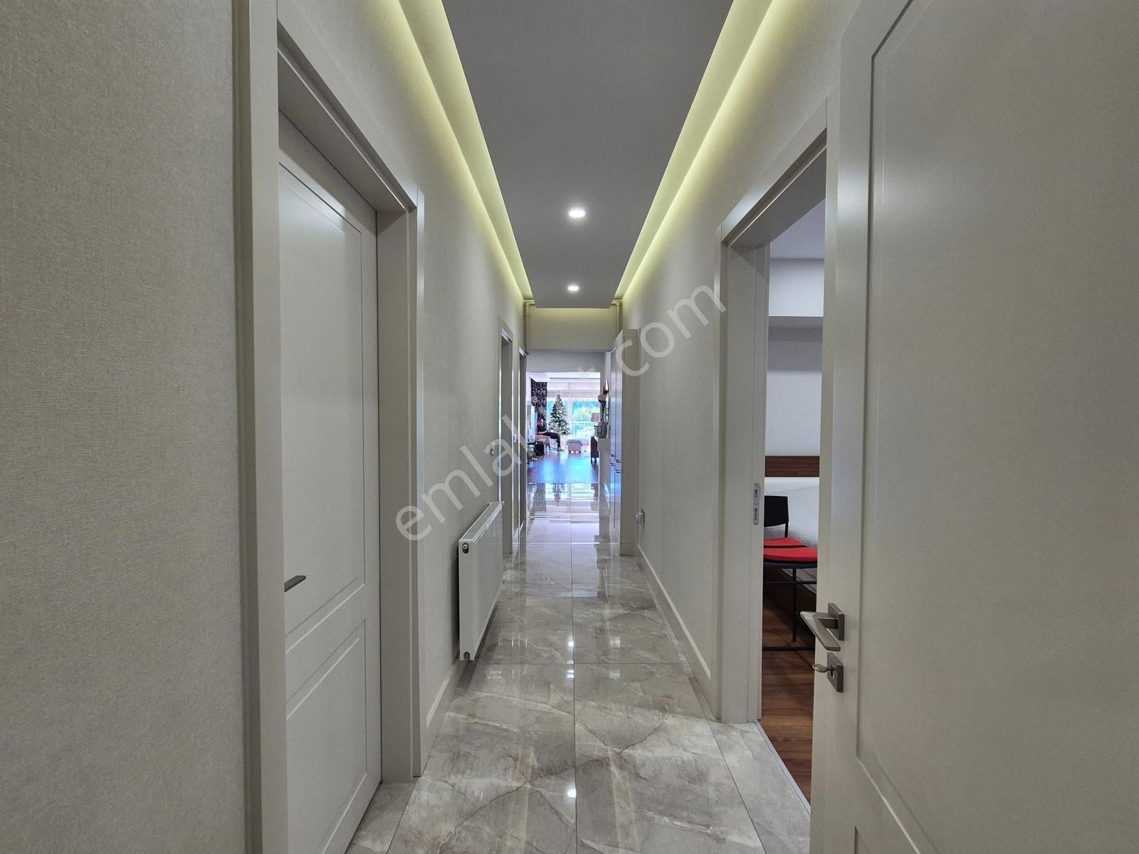 Konyaaltı Cadde'sinde Lüks Prestijli İçi Yeniden Yapılmış Daire - Görsel 31