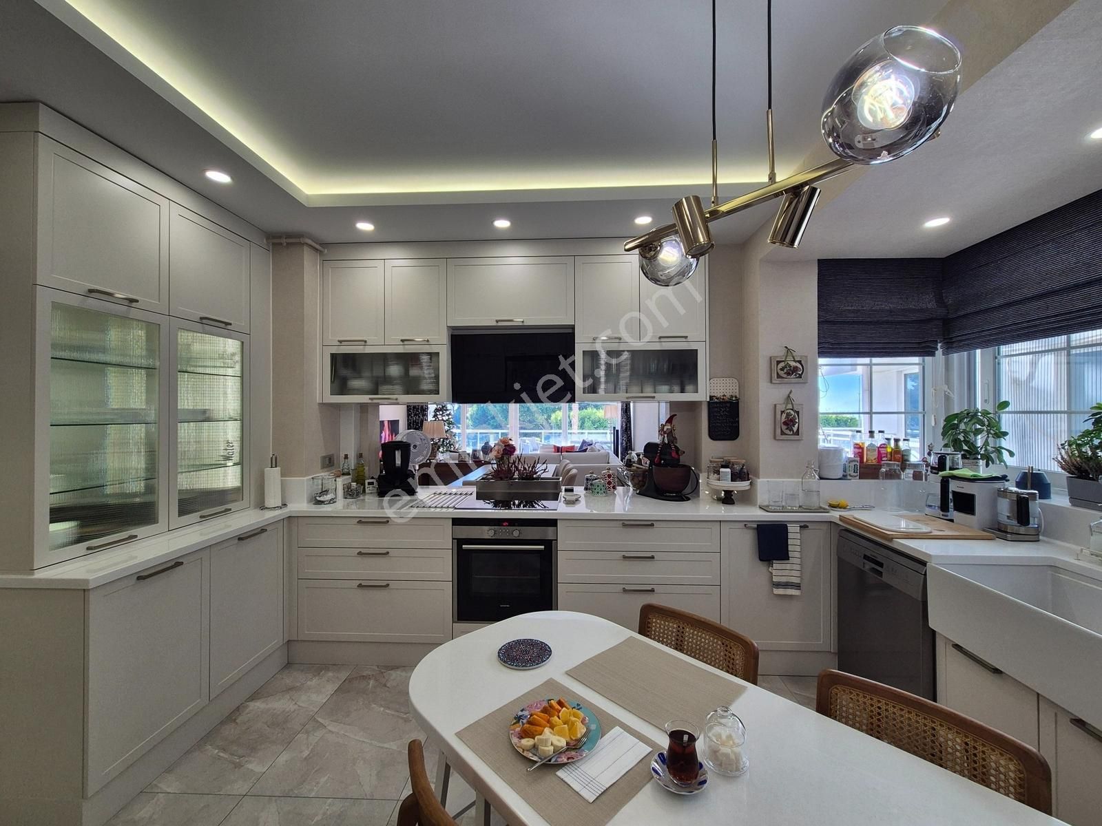 Konyaaltı Cadde'sinde Lüks Prestijli İçi Yeniden Yapılmış Daire - Görsel 23