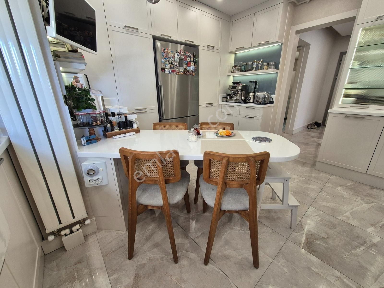 Konyaaltı Cadde'sinde Lüks Prestijli İçi Yeniden Yapılmış Daire - Görsel 35