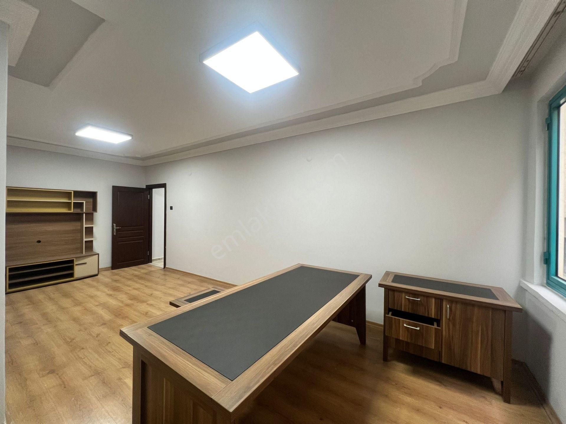 Karınca'dan Mahmudiye Mh'de Kısmi Eşyalı Aylık Ödemeli Ofis!