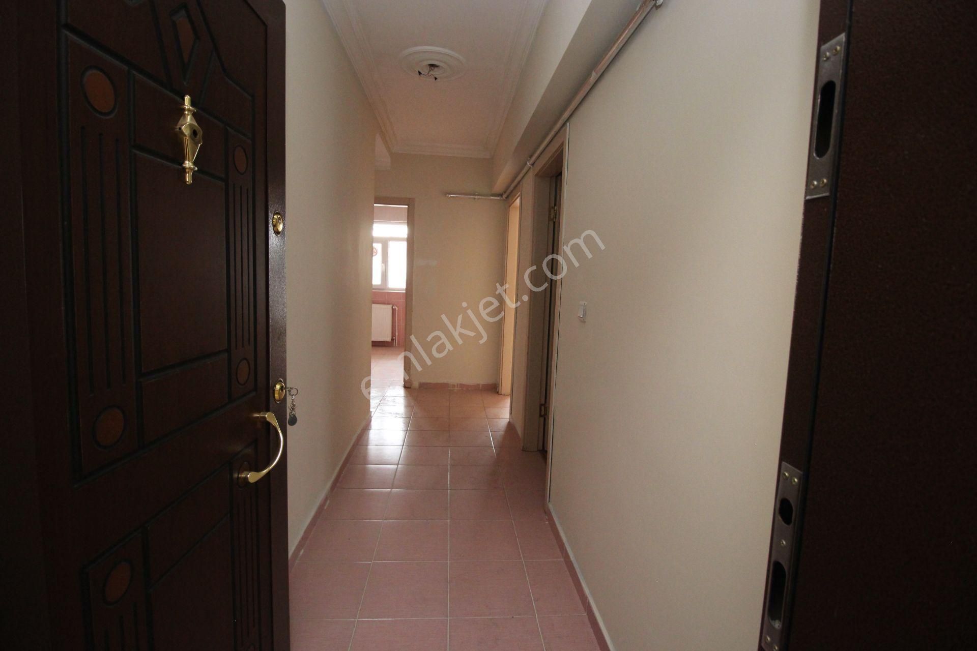 Emre Emlak'tan Topçu'da Arakat Ön Cephe Muhteşem Lokasyonda Kiralık 3+1 Daire - Görsel 24