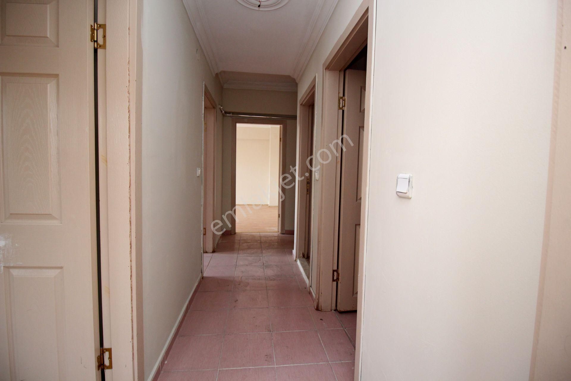 Emre Emlak'tan Topçu'da Arakat Ön Cephe Muhteşem Lokasyonda Kiralık 3+1 Daire - Görsel 25