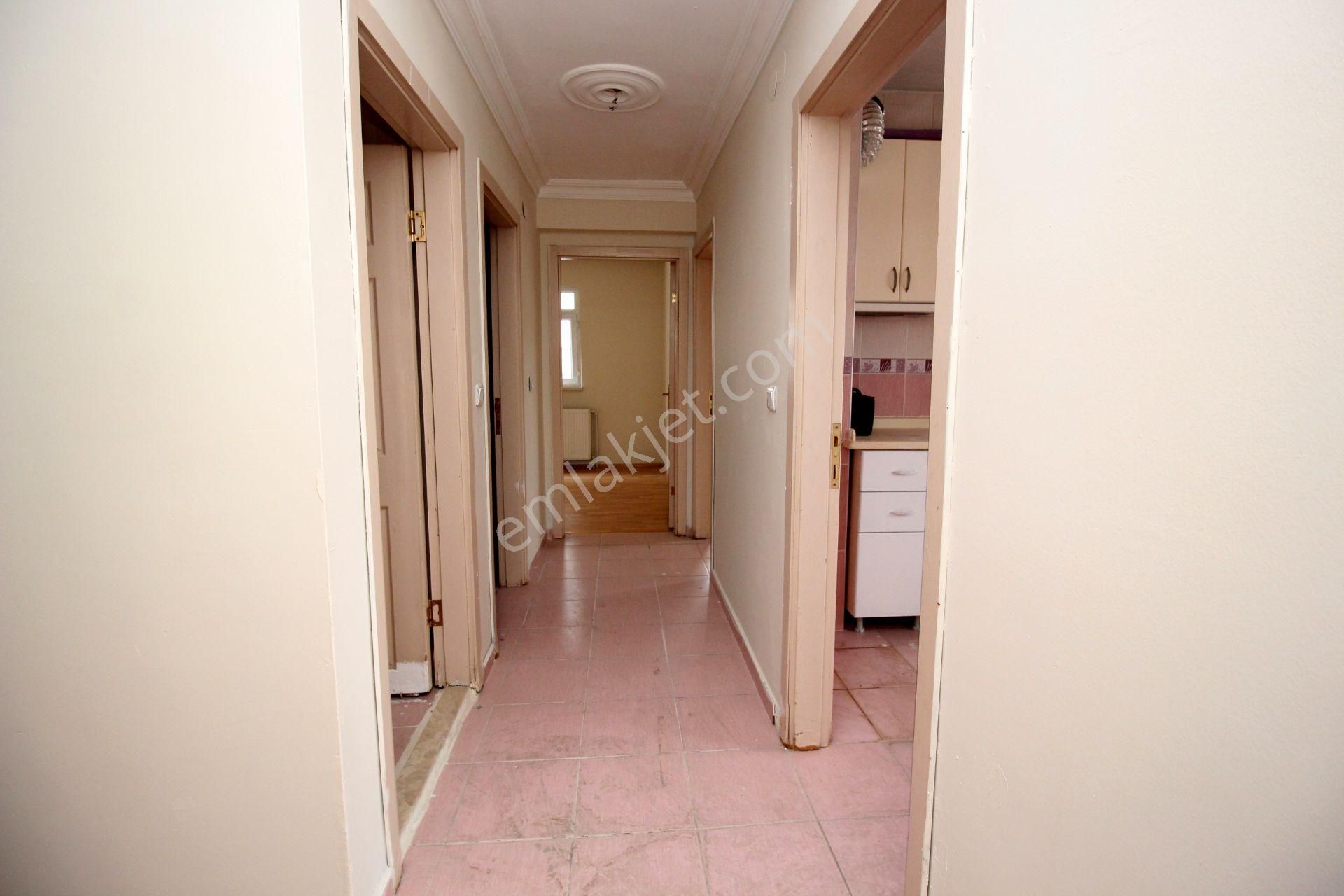 Emre Emlak'tan Topçu'da Arakat Ön Cephe Muhteşem Lokasyonda Kiralık 3+1 Daire - Görsel 23