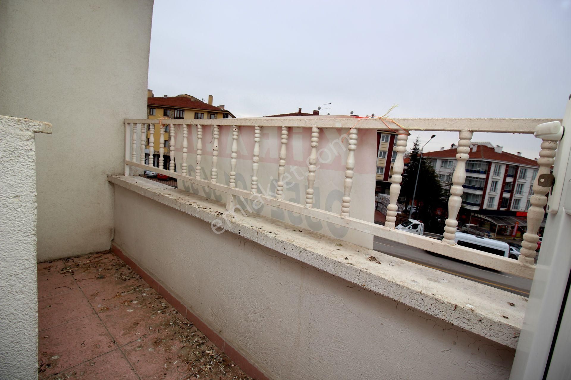 Emre Emlak'tan Topçu'da Arakat Ön Cephe Muhteşem Lokasyonda Kiralık 3+1 Daire - Görsel 5