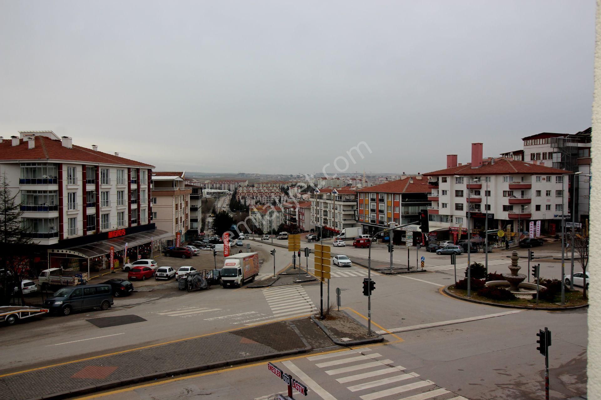 Emre Emlak'tan Topçu'da Arakat Ön Cephe Muhteşem Lokasyonda Kiralık 3+1 Daire - Görsel 28