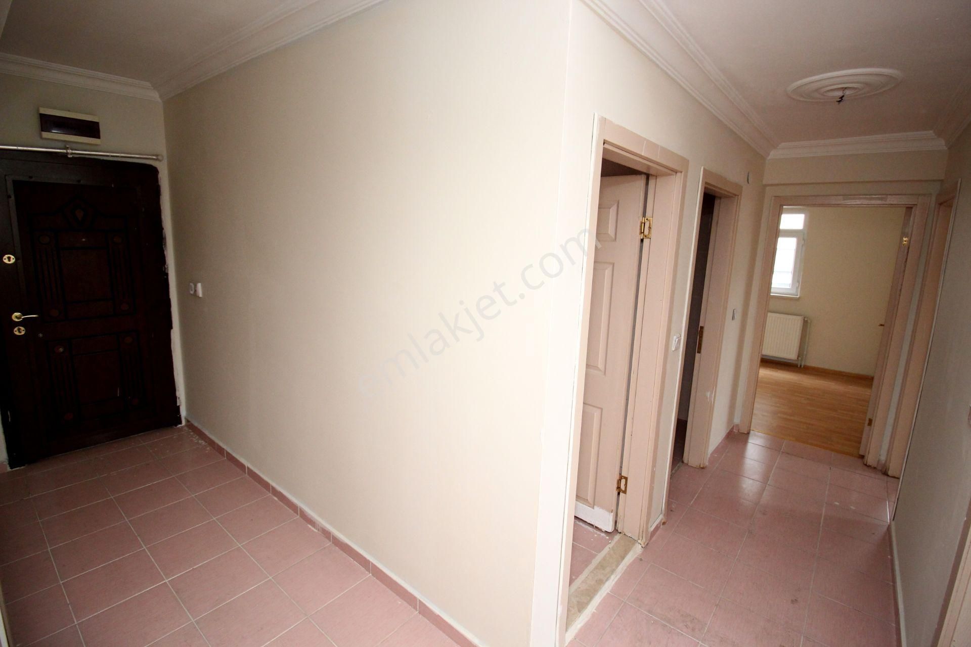 Emre Emlak'tan Topçu'da Arakat Ön Cephe Muhteşem Lokasyonda Kiralık 3+1 Daire - Görsel 26