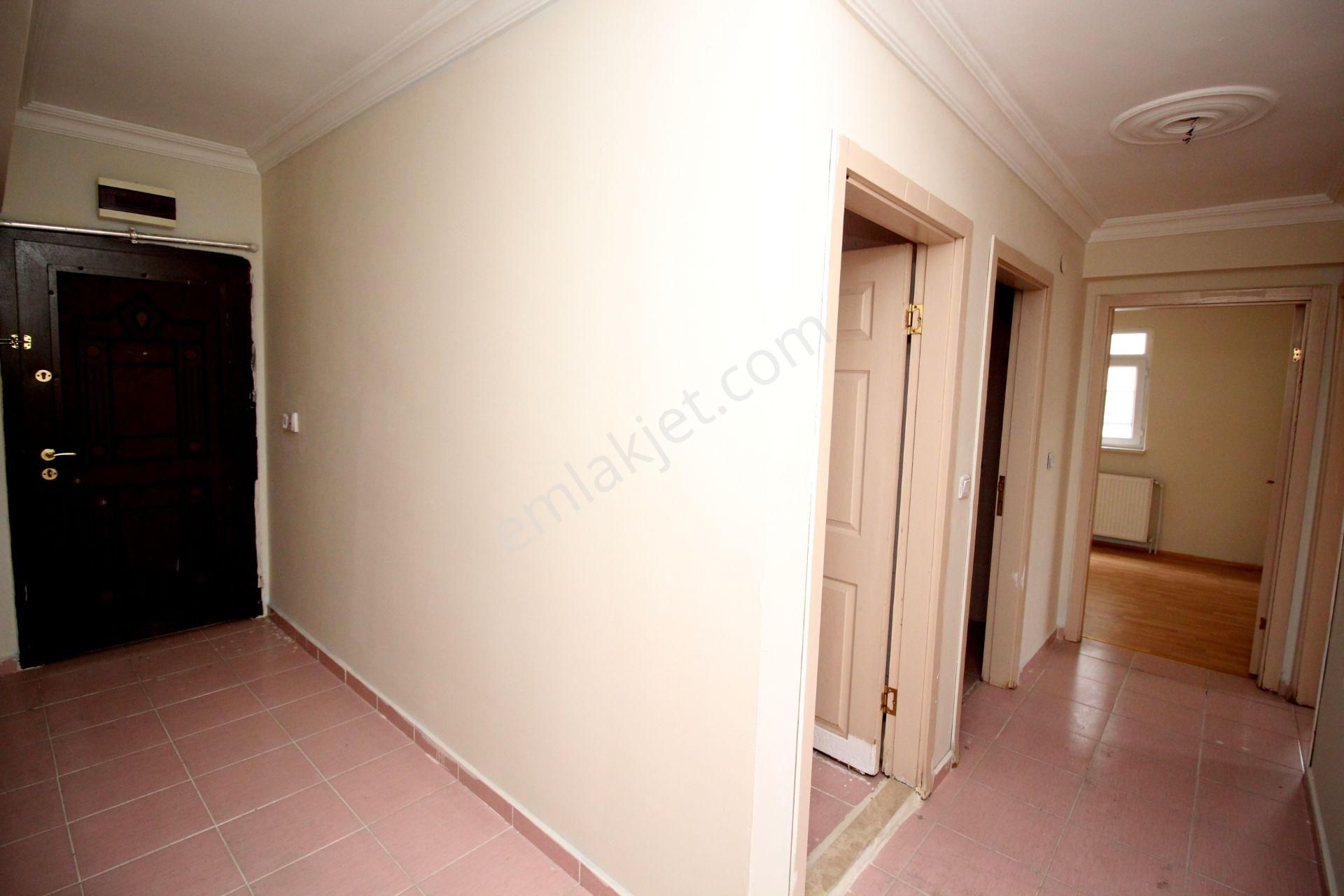 Emre Emlak'tan Topçu'da Arakat Ön Cephe Muhteşem Lokasyonda Kiralık 3+1 Daire - Görsel 22