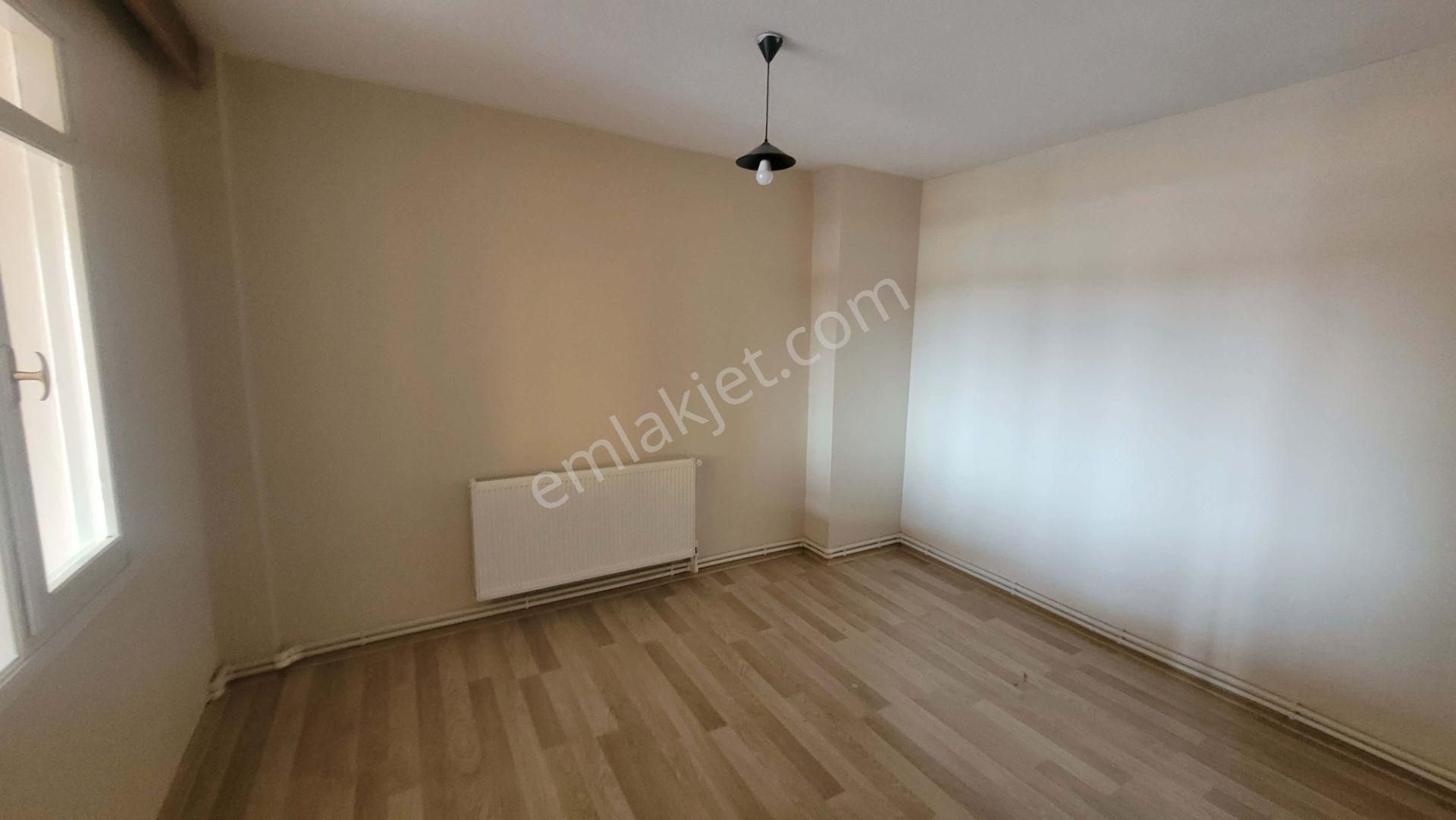 Meta'dan 3+1 Doğalgazlı Cadde Üzeri Geniş Daire - Görsel 3