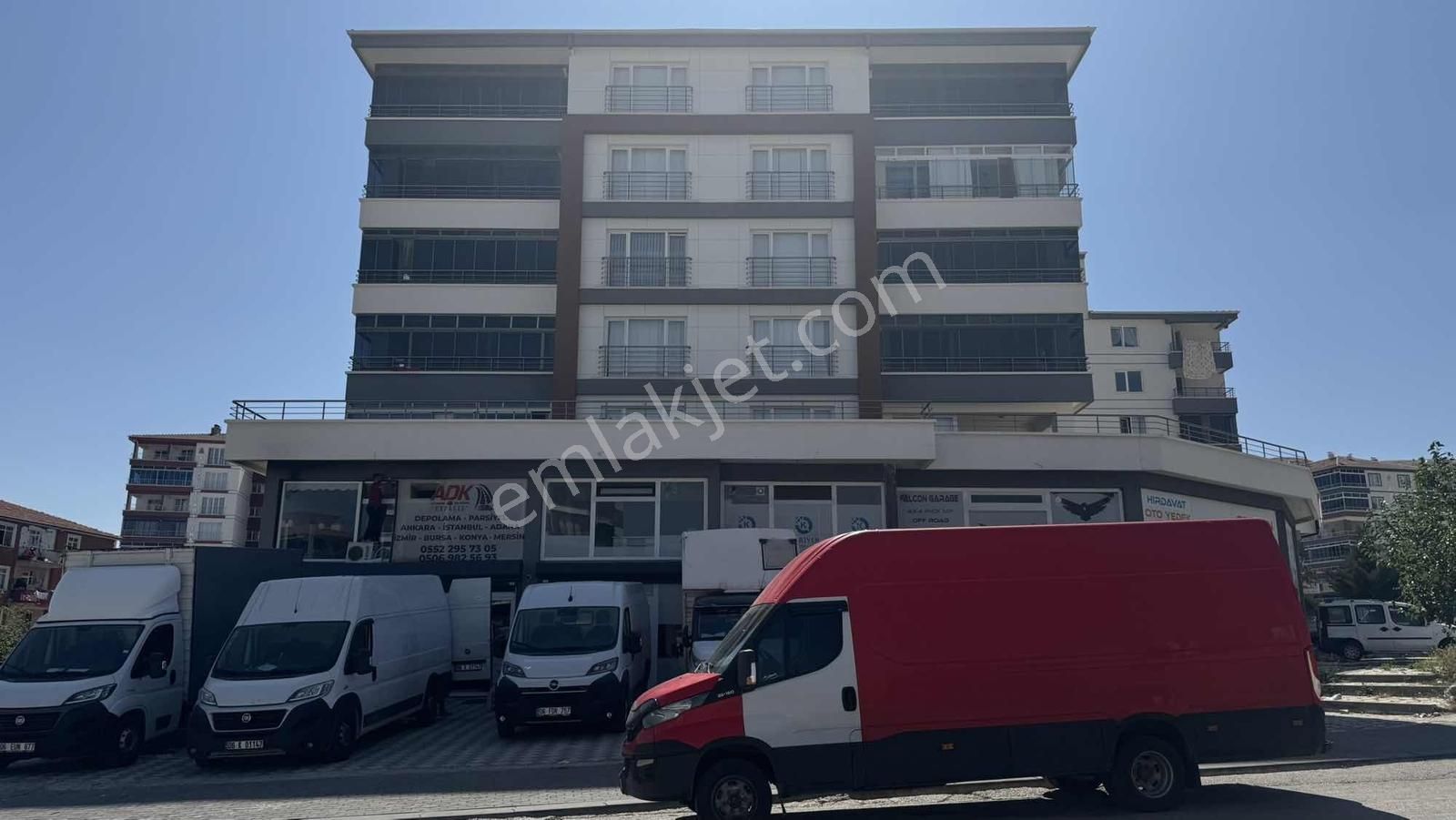 Mercanlardan Yakacık'da Mükemmel Konum 3+1 Satılık Daire