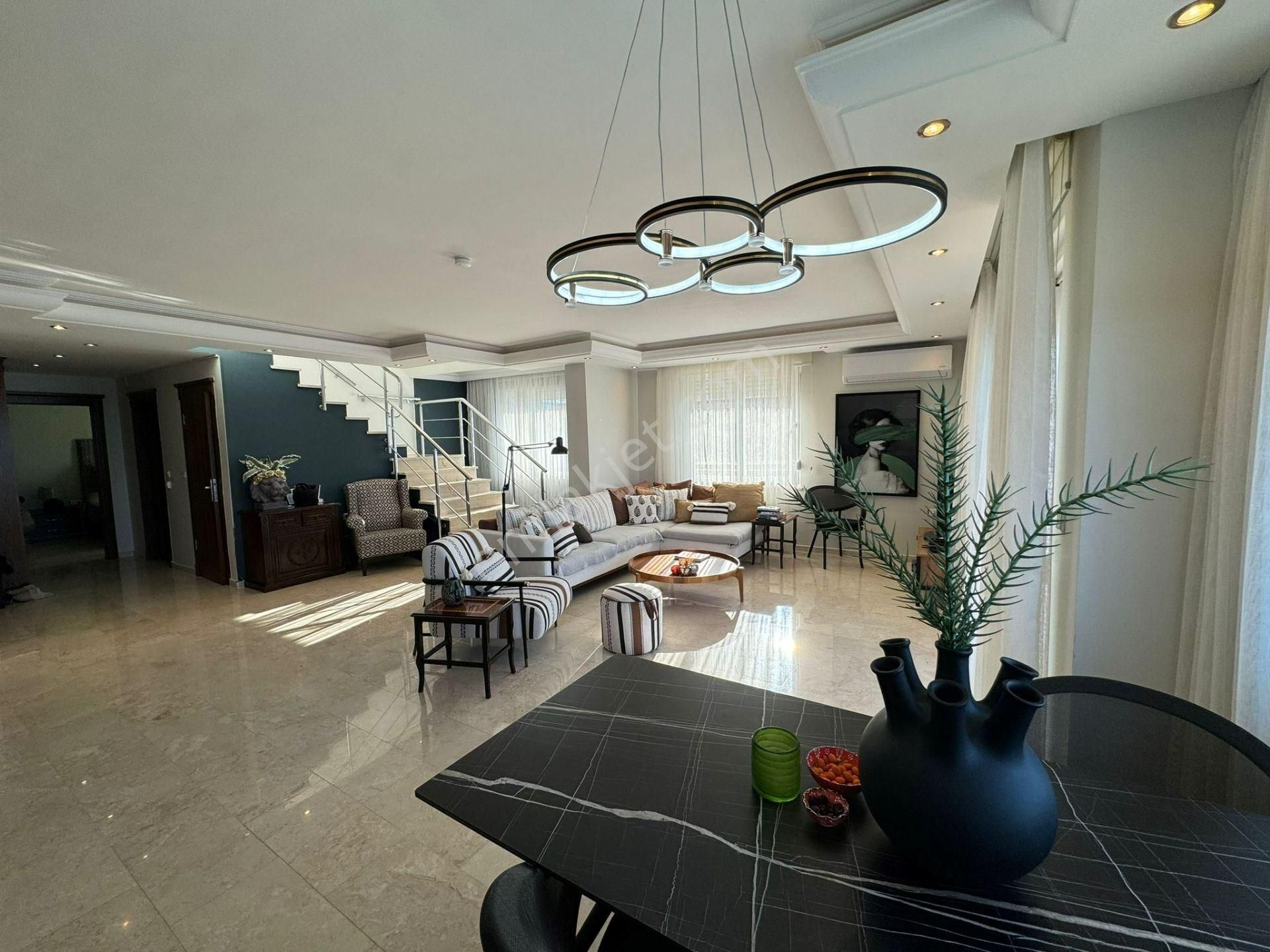 Alanya Mahmutlar’da Denize Sıfır, Panoramik Manzaralı Ultra Lüks 3+1 Dubleks - Görsel 4