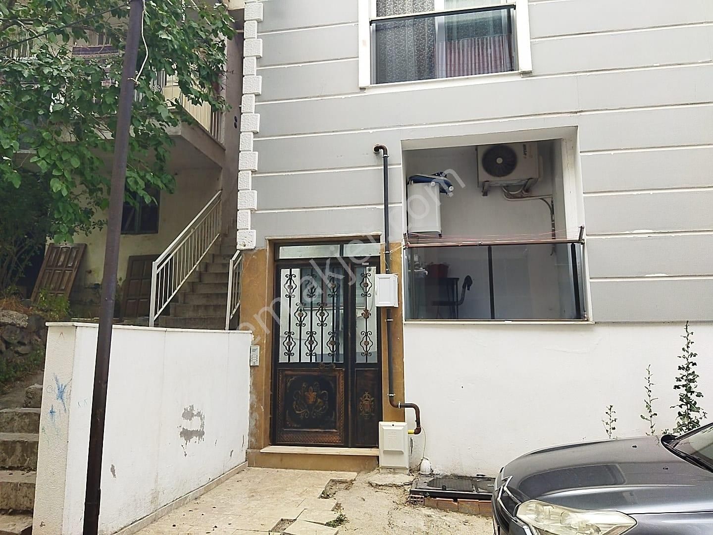 Bayraklı Gümüşpala Emek Mahallesinde Satılık 2+1 Daire - Görsel 2